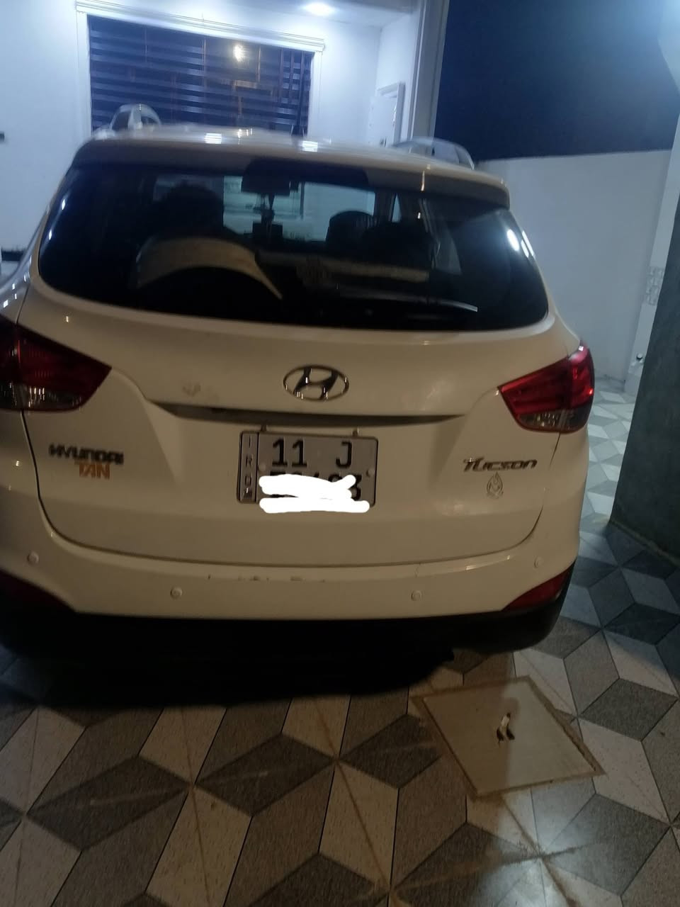 السلام عليكم
توسان 2010خليجي مكفول من 

الضربة السونار قبل سبوع سويتة مواصفات مال 2013

كامرة بلادية حساسات شاشه اندرويدسايد بريك بل رجل  مكينة 2400دوش السيارة بيهة منضومة غاز  يعني انسة الصرف  ويل كب حجم 17تخم تاير جواهة جديد رقم بغداد  جديد الدولي  السيارة بيهة بارد قليل  السعر 135وبيهة مجال قليل مكان السيارة بغداد المدائن   ***********
