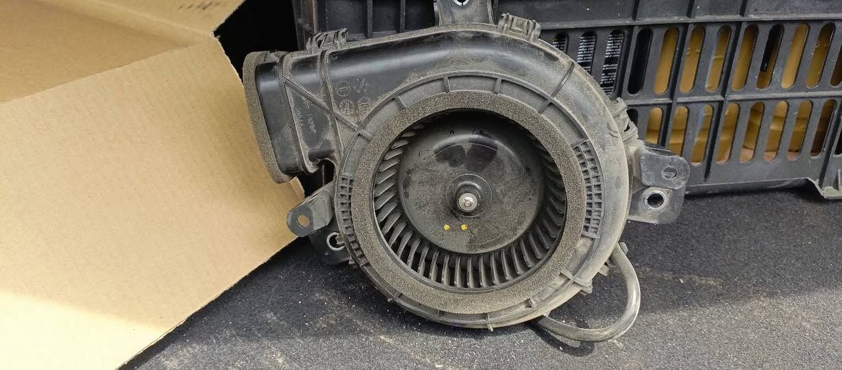 متوفر ماطور تبريد هايبرد لي جوه الكشن الخلفي جه اليمنه رقم ***********
