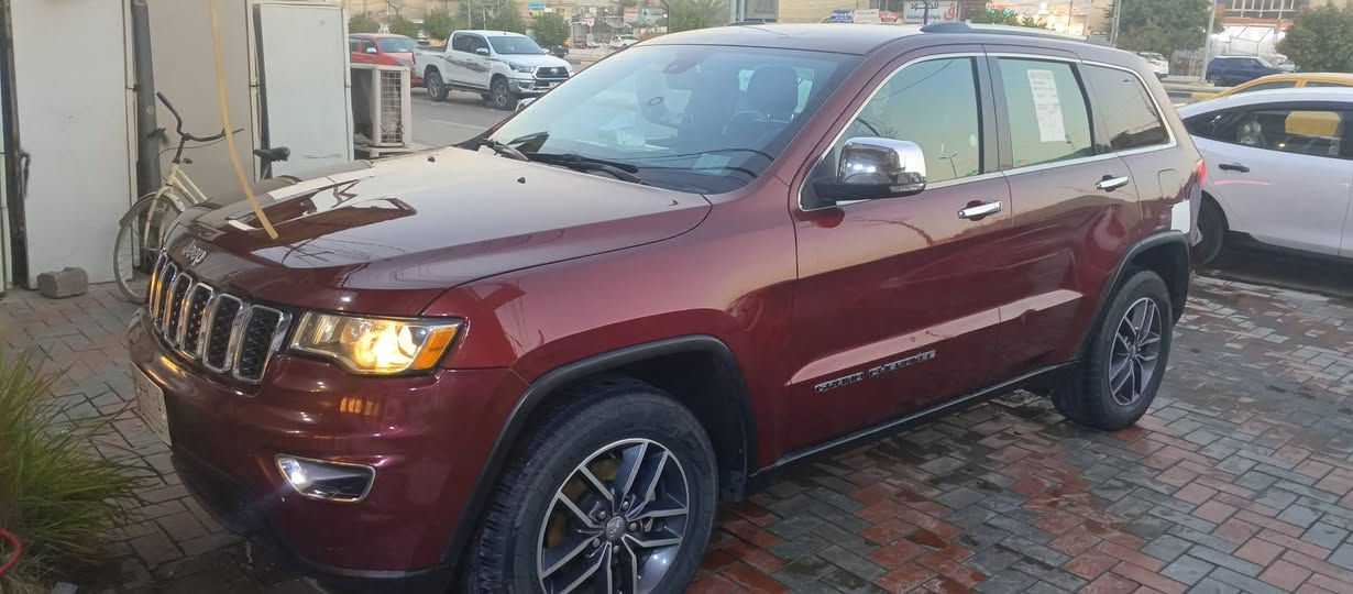 السلام عليكم بيع مستعجل عندي بناء 
صار السعر 200 ورقة 
السيارة حادثها بس دعاميه بدون صبغ 
***********
