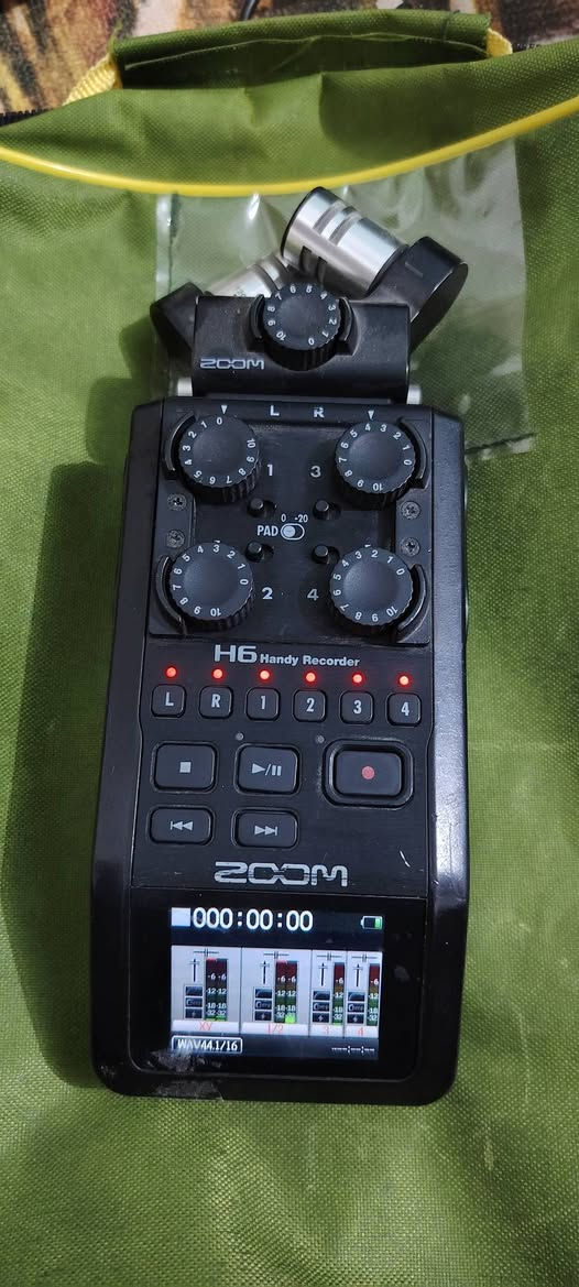 السلام عليكم
زوم صوت 6  للبيع بيه عطل 
3 نوافذ عاطلات او منفذ واحد يشتغل 
فجة وكفاا اعتقد صار  بيهاا طبك رايده #80 الف الي يريد يتواصل👇👇او على المازنجر  *********** || ***********
