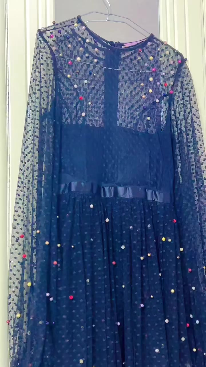 فساتين للبيع كلهن قياس 42-و 44
بس بنفسجي قياس 38


**إذا كنت صاحب هذا الإعلان وتريد حذفه لأي سبب، رجاءا أرسل رسالة إلى الدعم الفني**