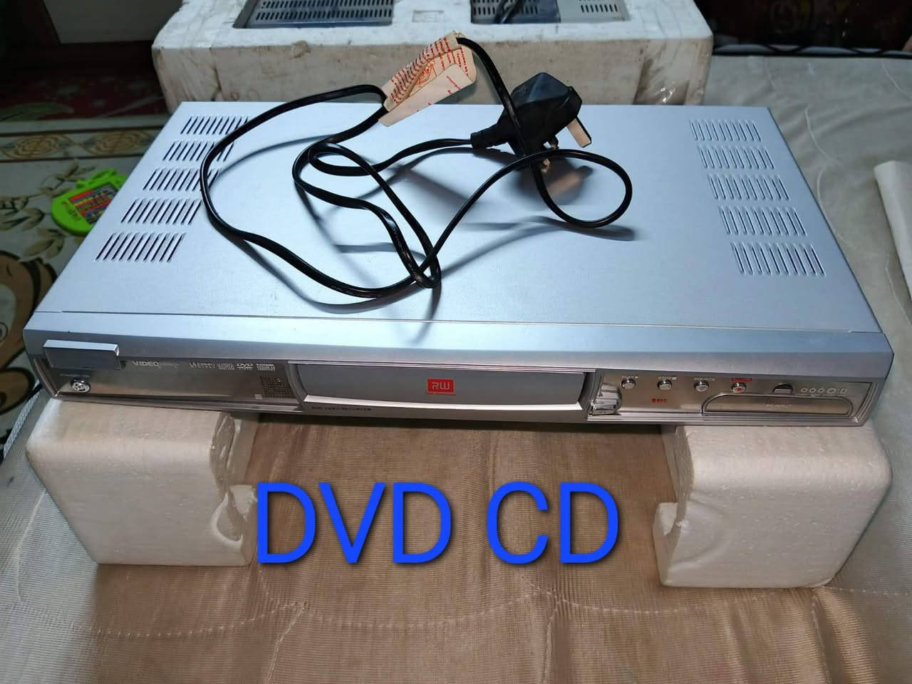 جهاز DVD CD + فديو كاسيت ممستعملات جدد سعرهن ٥٠ وبي مجال *********** بغداد, العراق
