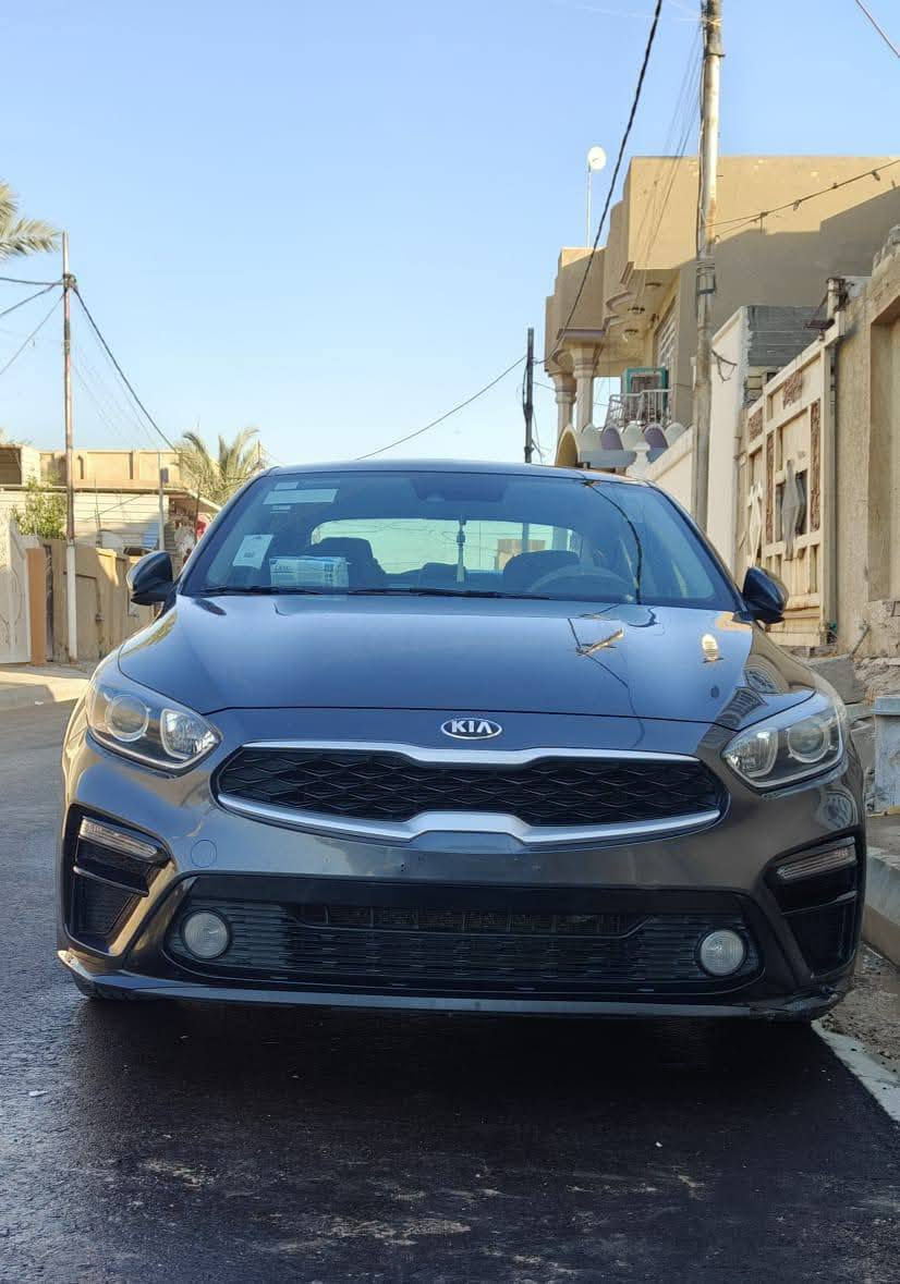 السلام عليكم للبيع كيا فورتي موديل 2019سياره جديدة على لبلاد ماشية 71مكينه وكير خيل من الله صدر جديد تايرات جدد تتفى تبريد خير من الله سعر 130وبيه مجال حك جيه والي ميعجبه يدعيلنه برزق  صور الحادث مرفوقه ويه صور وهذا رقم ***********
