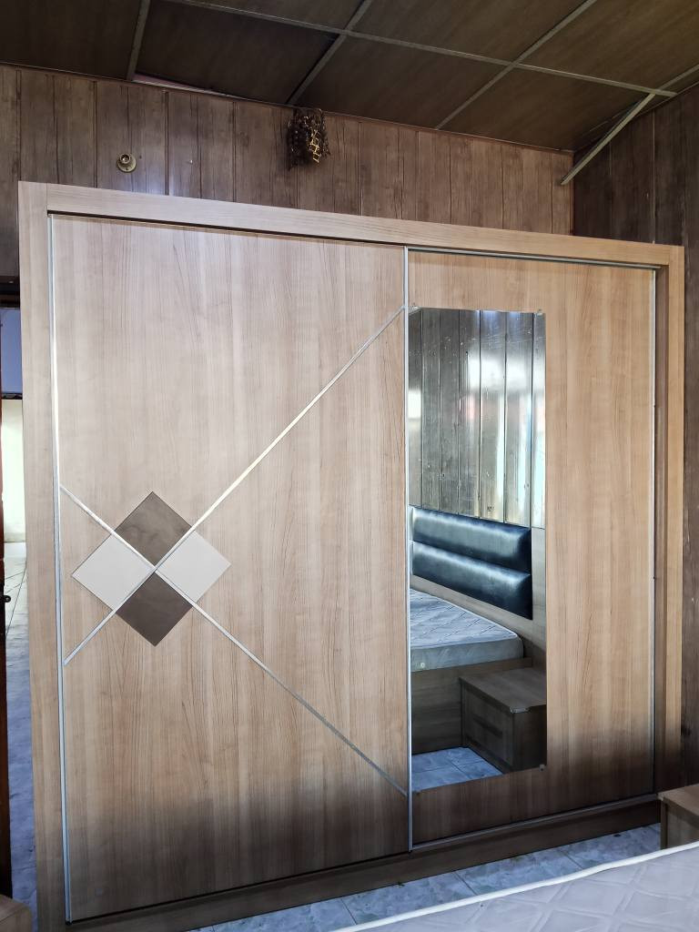 غرفه نوم تركي للبيع اخو الجديد مستعمل حيل قليل شخط ما بيه غرفه كامل 8 قطع مع الدوشك سعرها مناسب رقم اي استفسار يراسل صفحه او يخابر على رقم *********** مكان كركوك كركوك, العراق
