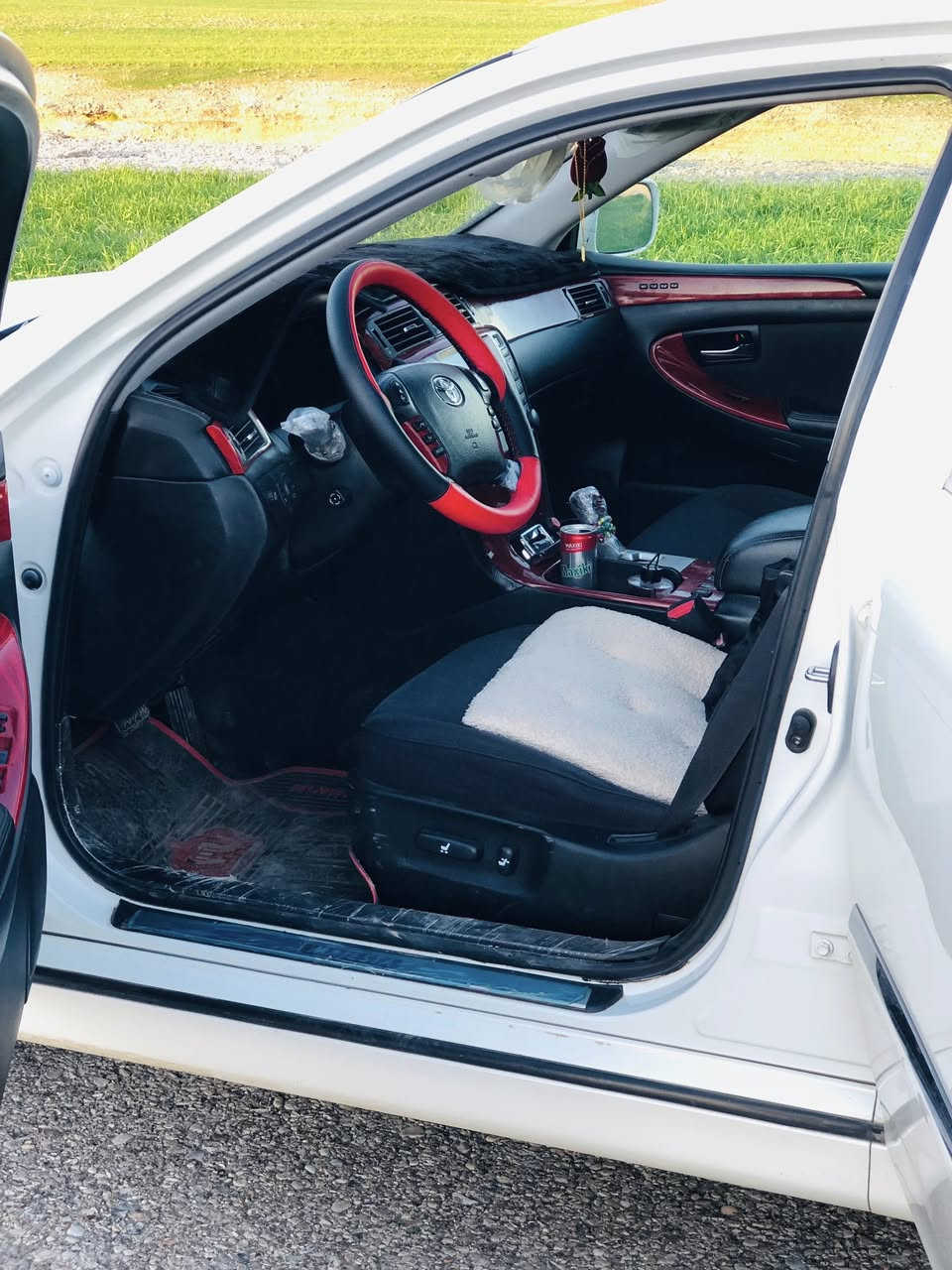 ماجیستا. بۆ فرۆشتن ٢٠٠٥سئ پەردە  پینج دوگمەی سلاجە.  چوپەکانی حور کراوە  چوار تایەو ویلی لۆکی لەسەرە سەیارەکە  مەسروفی نیە کۆدی بۆ کراوە    دوپارجەی ئەوورپا  ئەدمینی دڵ❤️
***********
