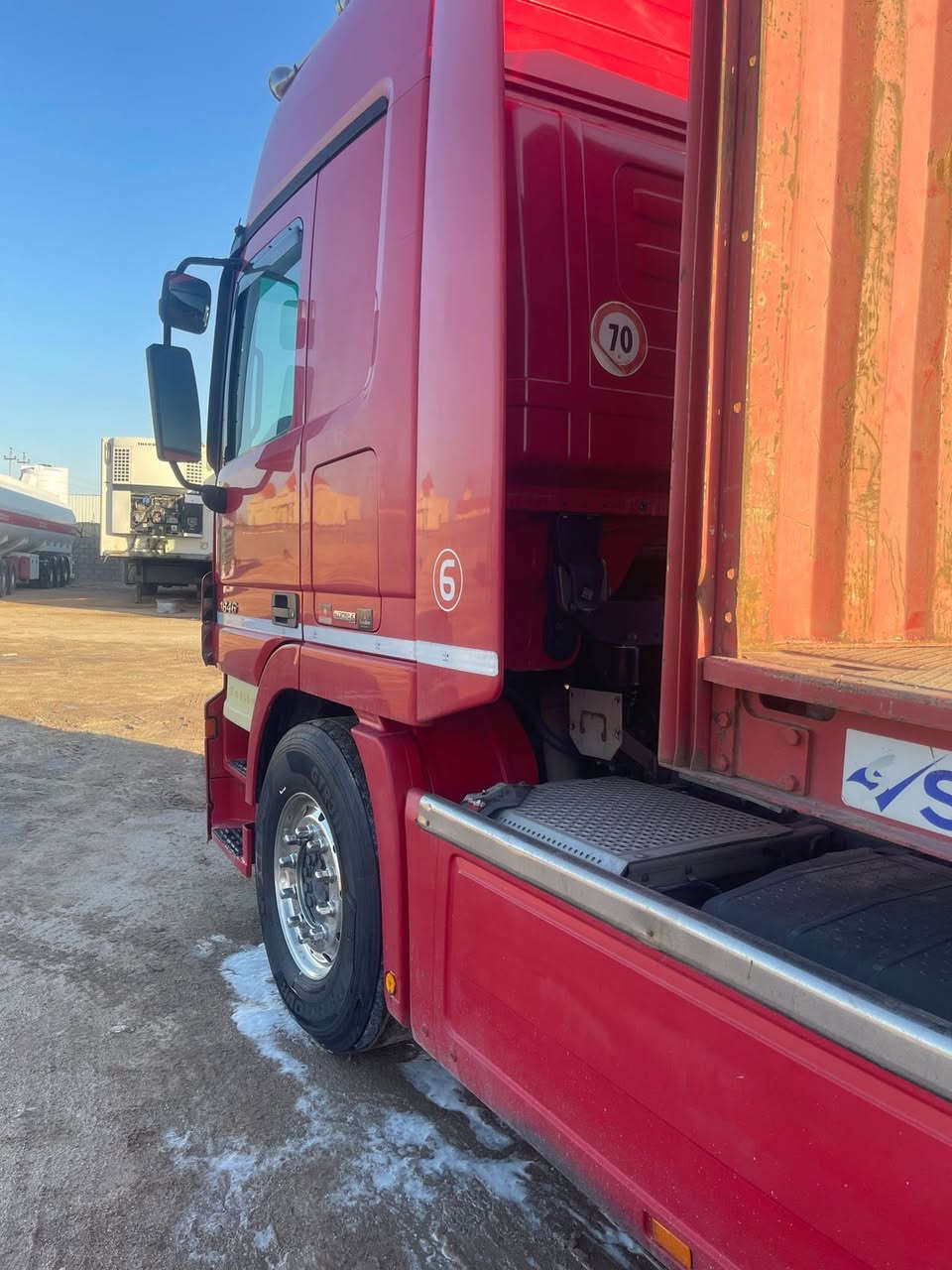 السلام عليكم سيارة للبيع اكتروس موديل (2008) رقم بصره معلايه 17 بس راس  حجم (46 18) للأستفسار (***********) مكان السياره بصره اني مكلف بل نشر
