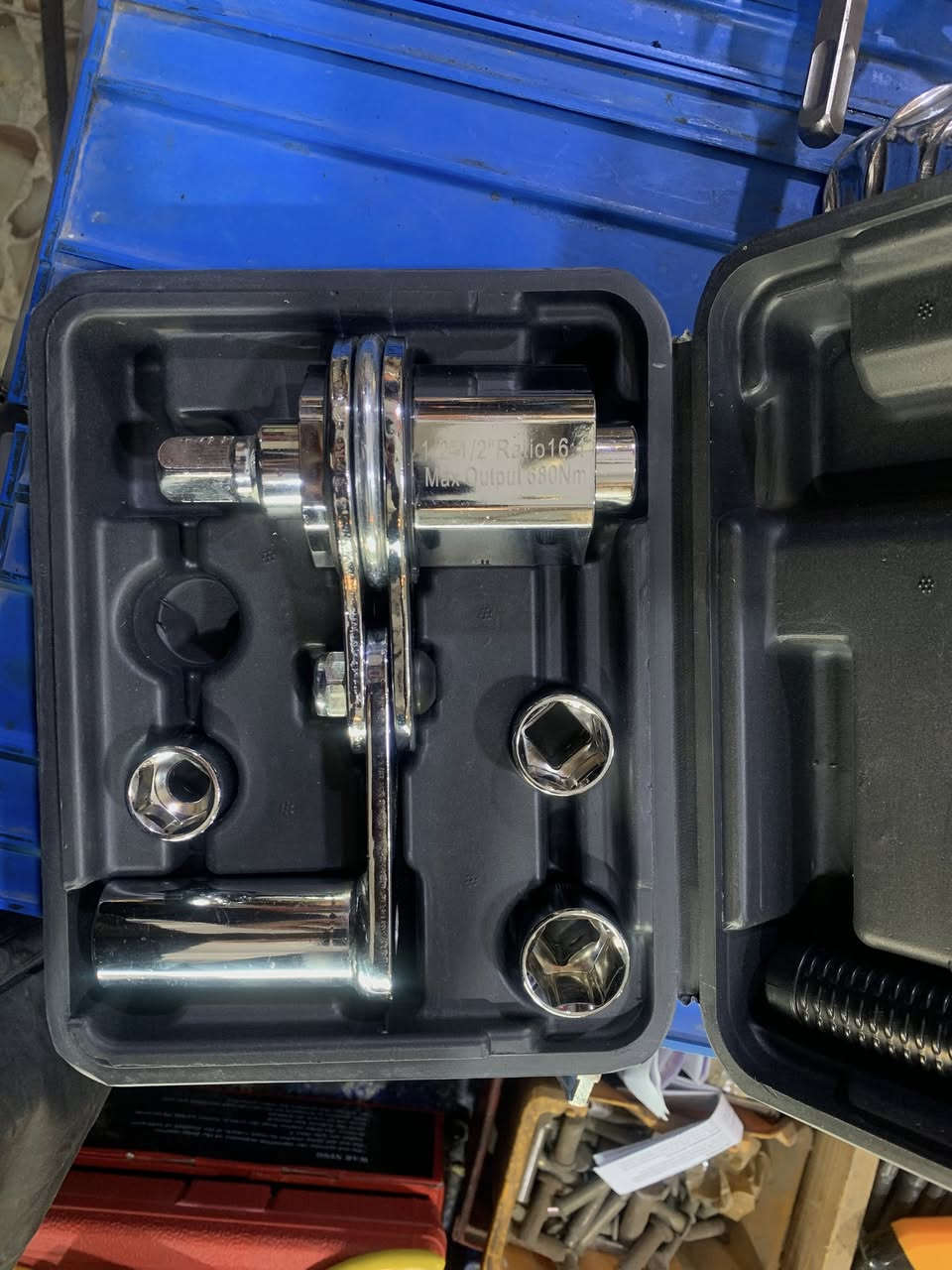 كير بوكس فتح براغي ويل سيارات 
السعر 50 الف  
يوجد خدمه توصيل ‭

‭0772 571 1687‬
