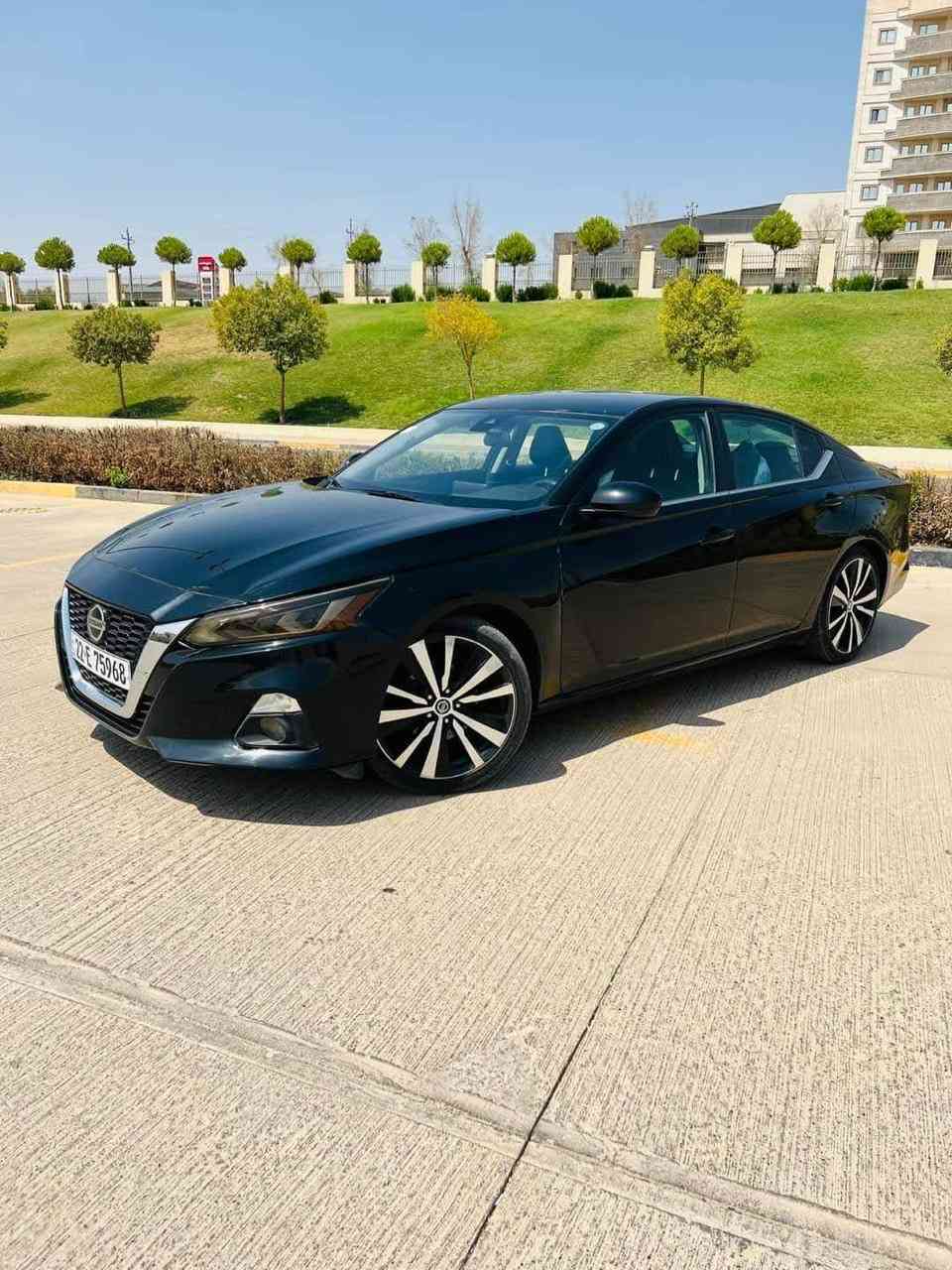 السلام عليكم 
نيسان التيما 2020
SR
بدون صبغ
ماشي 75 ألف
عنوان اربيل  
بيها كوبون بانزين كركوك
رقم شاصي وصور الحادث مرفق
سعر153 وبيه مجال 
***********
واتساب موجود
