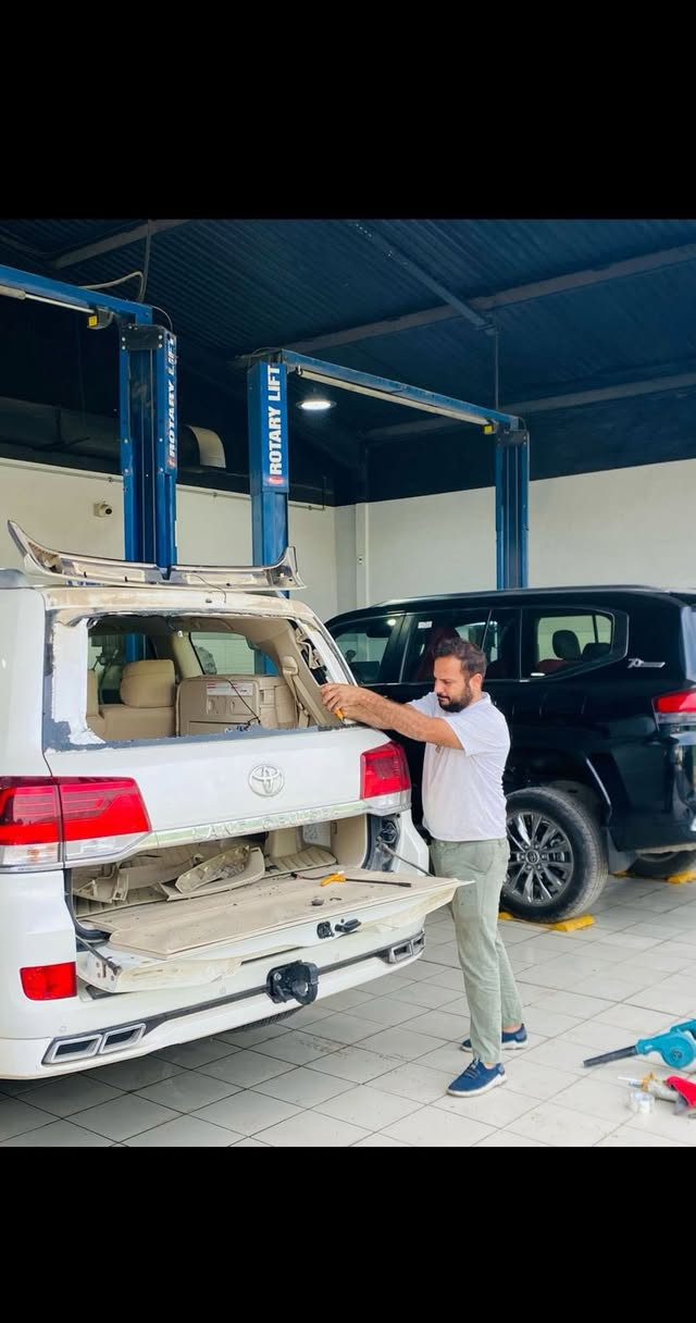 يتوفر الخدمه الموقعيه 📍مجاناً لزجاج السيارات ***********
العادي و المضلل ولجميع انواع السيارات ( العادي , والمضلل ,و الدرع , و الأليات ) 
للتصال٠٧٨٥ ٩٨٦ ٥٦١٣
✅بيع وتركيب زجاج السيارات 🚘 
✅افضل شركه زجاج سيارات 🥇
✅جودة اتقان عاليه مع ضمان حقيقي 
✅سليكون مقاوم لسيارات المتئاكله 
✅يتوفر سليكون yorthan🇮🇸
pare bride✅
متعاقد مع التأمين للستفسار ***********
يتوفر خدمه __ موقعيه 📍🚚 مجاناً 
      ☎️    ***********
✅اذا كنت ترغب في تغيير زجاج سيارتك نوفر لك افضل انواع زجاج السيارات العالمي 🌐 ( أصلي و تجاري ) 
✅ أكبر المستوردين في العراق  🇮🇶 لجميع انواع السيارات كافه
***********      ☎️
العنوان باب الشيخ قرب مقبرت الغزالي
