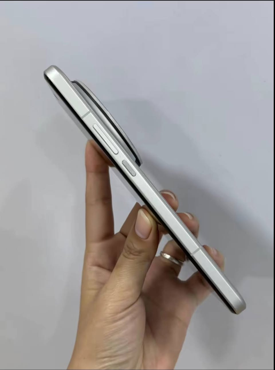 للمراوس او البيع  Xiaomi 15 Ultra نسخة عالمية
16GB RAM / 512GB Storage

استخدام 5 أشهر فقط

صحة البطارية 95% وعدد دورات الشحن 285

نظافة 90%

الجهاز كامل مع الكرتون وجميع الملحقات الأصلية

الجهاز خالٍ من الأعطال وبحاله الوكاله

السعر 1,100,000 دينار. وبيه مجال او مراوس


**إذا كنت صاحب هذا الإعلان وتريد حذفه لأي سبب، رجاءا أرسل رسالة إلى الدعم الفني**
