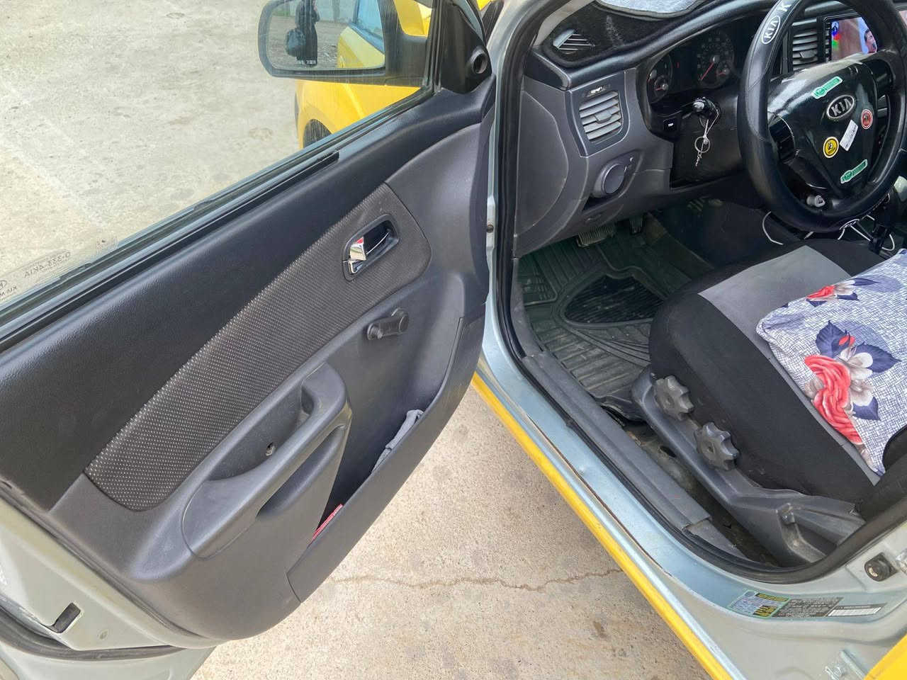 سلامو عليكم
كيا ريو لبيع فقط 2008  امريكي ضررها شويا من  ورا
رقم مسطره نجف مميز
سنويه ما ساقطه هيئه غرامات صفر
كير مكينه شرط
تبريد شغال
وايرمنيه جاهزه
طخم تايرات جدد
باتري جديد 
دارم شفاتات جدد دبلات امامي جدد 
دوشمه جديده ارضيه جلد
شاشه كاميره سماعات كلو جديد
صاحبها شرعي بل موصل
سياره جهازه عل 24
مال جناي مو بياع شراي
تفاصيل نتصال عل
وتساب
***********
