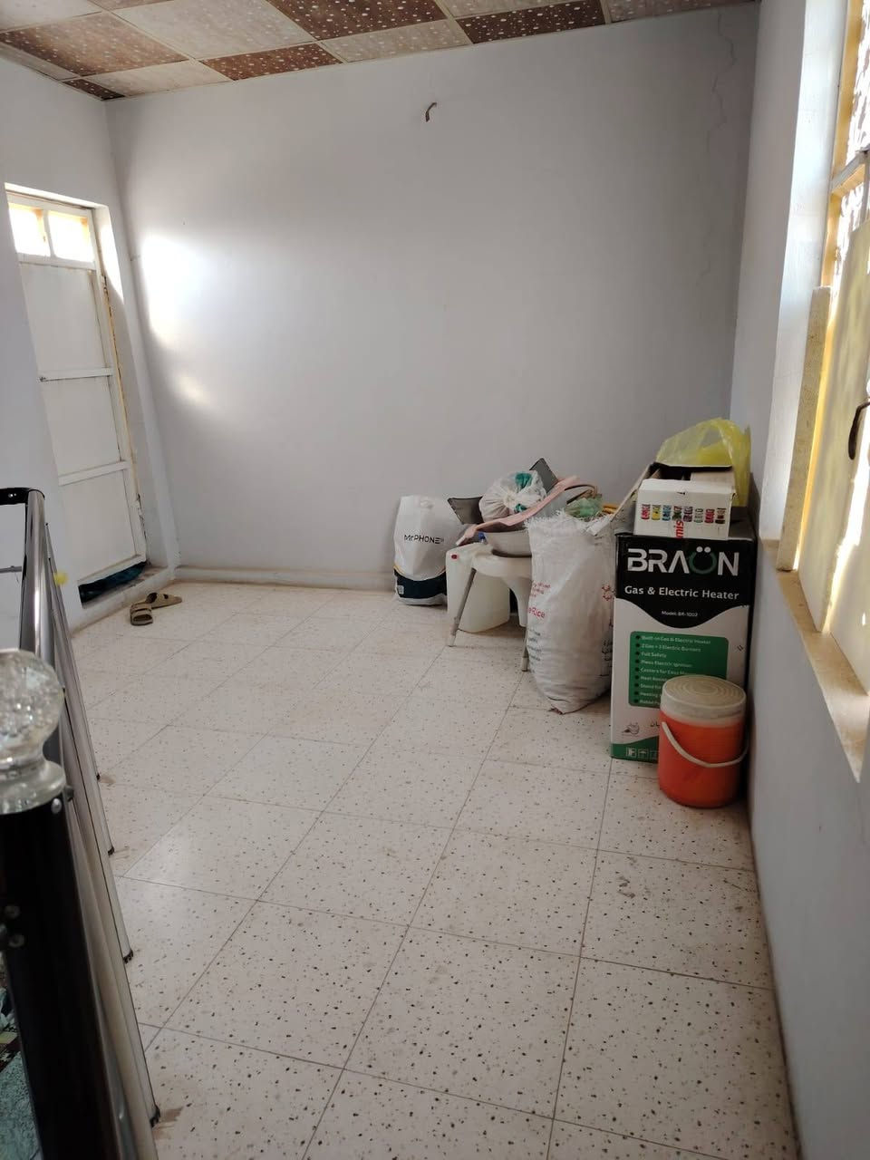 🏡 بيت للبيع – فرصة حقيقية بسعر مناسب
بيت للبيع جاهز للسكن، بناء طابوق وأساس وسقف كونكريت وشغل نظيف ومرتب ✨مال جناي
المساحة: 65 متر
📍 الموقع: حي ميسان – مجاور سكلة الكراعاوي – شارع أسواق العائلة
💰 السعر: 30 مليون (قابل للتفاوض للجادين)
🔹 يتكون من:
غرفة نوم كبيره
صالة مريحة
مطبخ مفتوح على الصالة
صحيات
مكشوفة
بيتونة مرتبة 
🔹 مميزات البيت:
✅ شارع مبلط
✅ إنارة طاقه شمسية
✅ كهرباء فول
✅ يبعد 300 متر فقط عن شارع الستين
✅ قريب من المدارس والأسواق
✅ منطقة هادئة وجيران ذهب 🌟
البيت مناسب لسكن عائلة صغيرة أو استثمار مضمون 👍
🎁 وهديه خط مولده 💥


**إذا كنت صاحب هذا الإعلان وتريد حذفه لأي سبب، رجاءا أرسل رسالة إلى الدعم الفني**