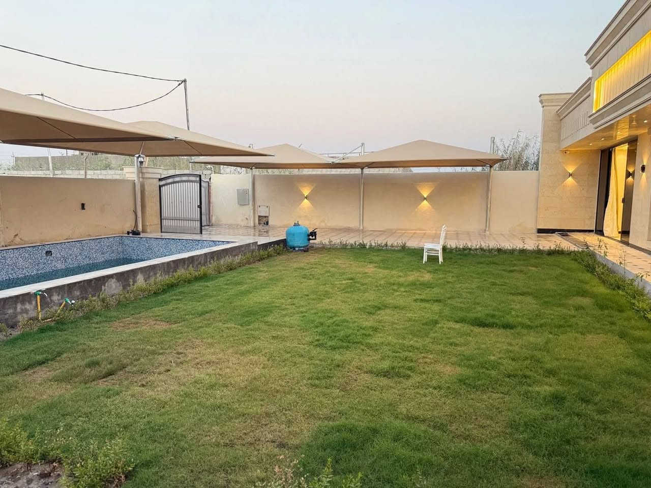 ادمن صفحه وافق على المنشور
✨ فلة للبيع – تصلح سكن او استثمار ✨

📜 طابو زراعي (سند 25)
📅 سنة البناء: 2025

📐 المساحة: 500 متر

🏡 تفاصيل الفلة:
▪️ فلة جديدة غير مستخدمة
▪️ كاملة من جميع الخدمات
▪️ ماء + كهرباء
▪️ أثاث جديد بالكامل
▪️ مسبح خاص 🏊‍♂️
▪️ قعدة خارجية زجاجية ✨
▪️ منظومة طاقة شمسية ☀️

📍 الموقع:
بغداد الدوانم – الشرطة الخامسة
تقع في شارع خاص للفلل

🚗 أربعة مداخل مميزة:
▪️ مدخل علوة الرشيد
▪️ مدخل العلاف
▪️ مدخل السريع الدولي
▪️ مدخل حي الجهاد المطار 

📞 للتواصل والاستفسار : 
*********** 

✨ سكن راقٍ… جاهز للتسليم الفوري ✨
#الجميع
