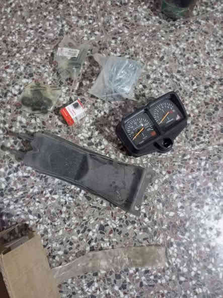 سلام عليكم غراض اربعة كير للبيع 
الصالنصة ب10
العداد ب8
البراغي والواقية والكتف والربلات ب10
كربلاء ***********
