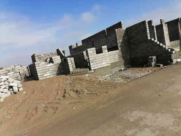 السلام عليكم. بيت هيكل للبيع مساحه البناء 170 متر  مساحه الارض 240متر بناء حديث الاساس عرض ٦٠سم وتسليح حديد والتكعيبه بناء ماشكاني عرض وبلوك درجه اولئ. المكان بستان الشيوخ السعر 28 مليون وبي مجال قليل للستفسار والاتصال *********** /***********
