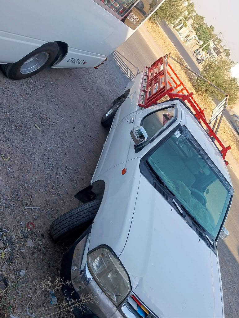 نيسان تاك 2006 5 قولاب رقم هه ولير قفل مركزي غازه وبنزينه 
دوو بارچه ي صبوغ  تبريد ساردو گه رم به شه رت اكسل وشانصي وگاردني به شه رت رقم خاونيم داناوه 
***********
***********
نرخي 95 ومجالي هه ية شوين كركوك كركوك, العراق
