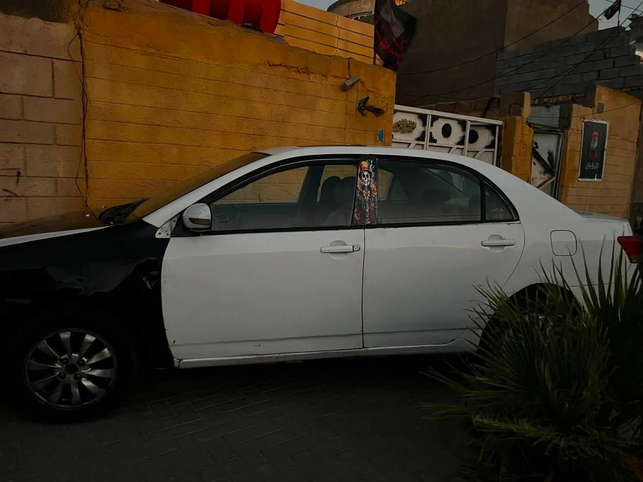 سياره بي واي دي موديل ١٣ حداديه كفاله مكينه كير محور كهربايات شغاله تبريد يحتاج كمبروسر  واضحه ب صوره اكو ضربه و خياسات بسيطه سعره ٣٥ بيه مجال قليل عنوني قبله ***********
