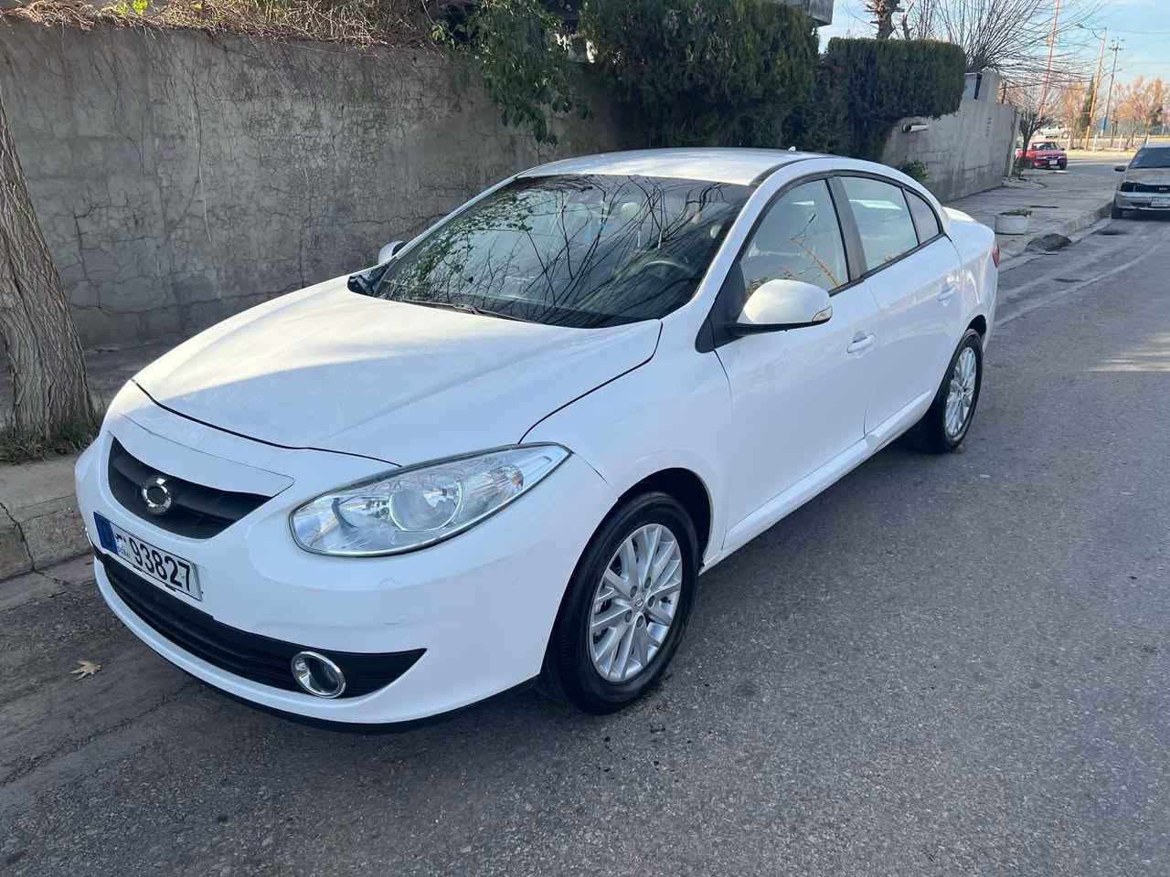 سه ره تا به ناوى خواى گه وره 
صه نى سامسونگ براوه ى دوبه ى موديل ٢٠١٠ شكل نوى مواسفات جلد وهيته ر شاشه حاصه فوليوم تحديد سرعه توماتيك دبل گيرِته نها سلايد نيه  كاره باى كامل مزبوته جامى هه لگيراوه سيمى سنوق و بريك و هه مووى به ستراوه چوار تايه ى نوى بي دعم و ليدراو پيشو دواى كه پسه گير مه كينه سه قف  كه فيلى مه ده نى به شه رت  
نرخى ٤٤ گه لاو مه جال 
شوين هه له بجه ى شهيد 
ژ.م*********** حلبجة, السليمانية
