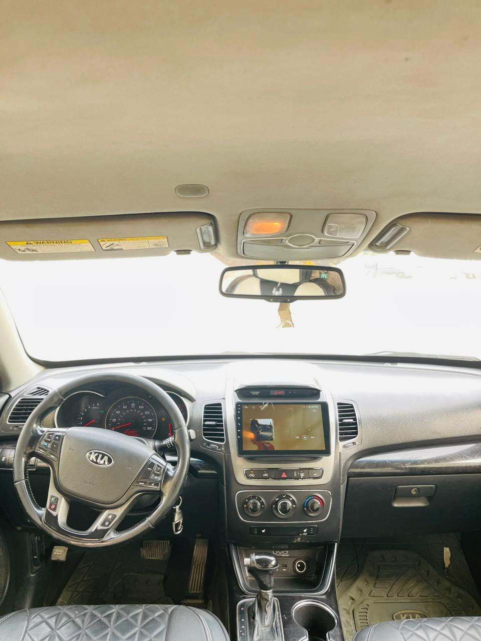 كيا سورنتو موديل 2015 محرك 2400 ما مفتوح ماشيه 120 الف مواصفات 7راكب شاشه كامرا تحكم ستيرن نضام آيك سياره بدون اربك ضرر بابين ايمن 
بدون داخل وبيه جاملغ رش قماره بيه جراد السعر 124 وبيه مجال للستفسار ***********
