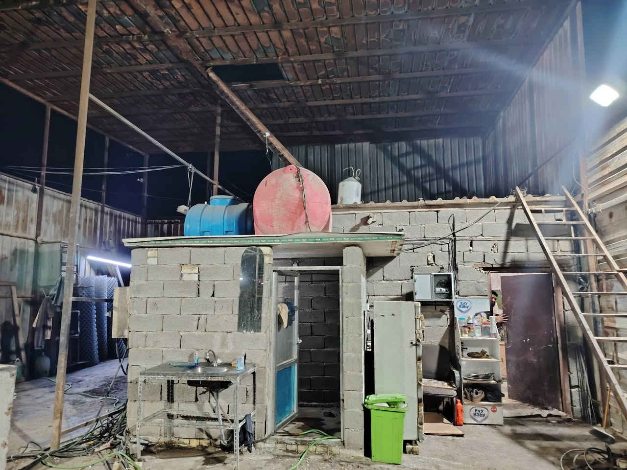 سلام عليكم موقع البيع مكان الشعب الغرير ***********
