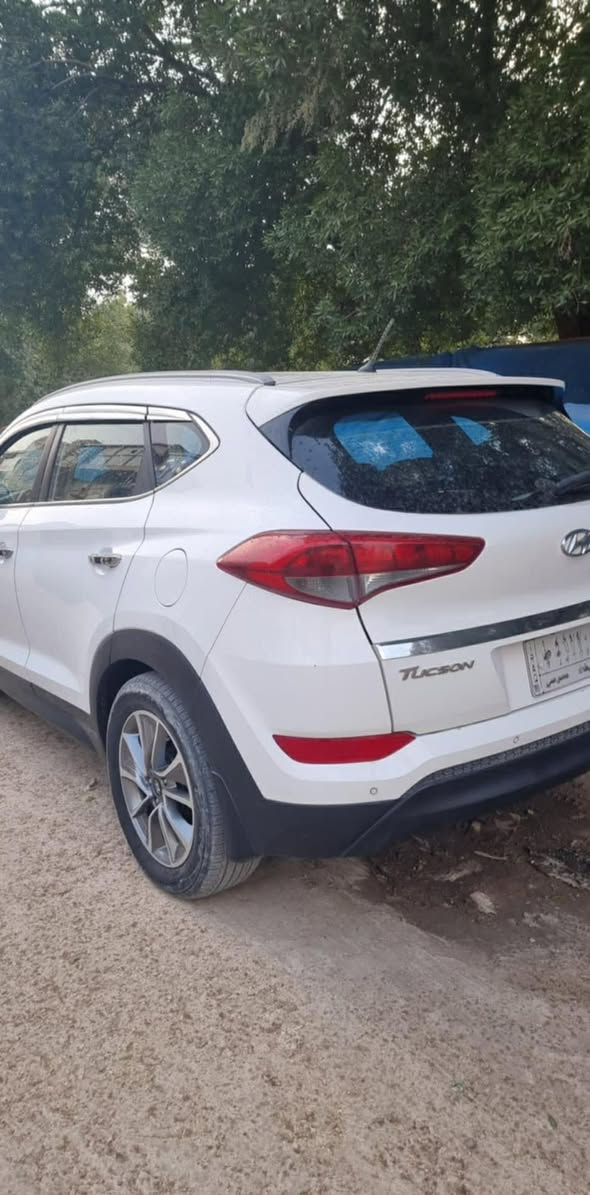 توسان 2018  خليجي مكفوله بيها فقط الچاملغ الامامي من جهه الصدر مبدل بلادي مال شركه ما يبين بس بالسونار 
ماشيه 112 الف
لد نهاري 
حساس خلفي 
تبريد قطعتين
وباقي المواصفات معروفه
انظمه قياده 
اشاير بالمري
مكاني حله بيع فقط
183 وبيها مجال حك الجيه
***********
