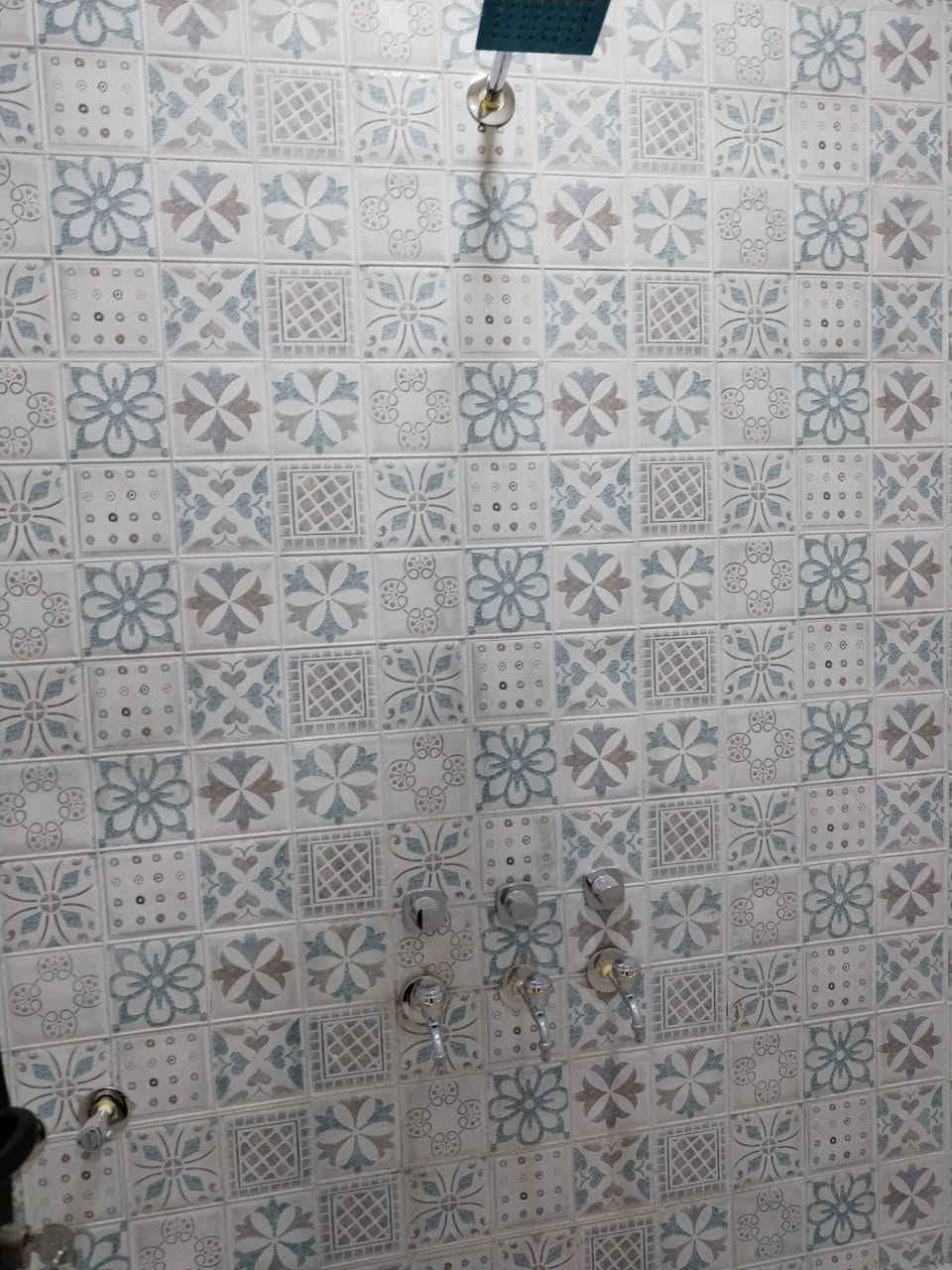 مشتملات عدد٢ طابقين كل مشتمل مساحه ١٠٠متر ٢غرف نوم بناء حديث موقع ممتاز كافه الخدمات طويريج حي المثنى تفاصيل على الخاص مكتب حيدر للعقار ***********
