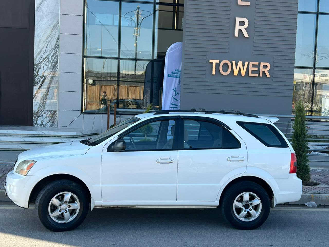 سلام عليكم …
للبيع سورينتو 2007   4x4
سيارة كلين ماشية 180الف حقيقي مابيها اي صبغ فقط بارد باب اليمين الخلفي على كد شبر فقط ..
حجم المحرك 3.8  V6سلندر 
مكينة وكير بشرط ..
صدر امامي والخلفي جديد وضع شركة بلادي
رقمها دهوك اربع ارقام مميز 
شرط التحويل ..
السعر 110 وبيها مجال 
مكان السيارة موصل 
للاستفسار التواصل 
***********
***********
