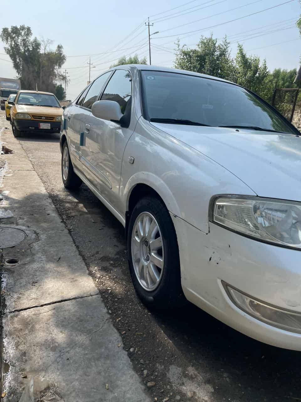 السلام عليكم للبيع او مراوس نيسان صني بدي كوري شكل سامسونك لون صدفي ٢٠٠٨ سيارة بلادية رقم بغداد بسمي سيارة بيها فقط شخط بالجاملغ والباب ومصبوغ كلير  كير محرك تاير صدر خير من الله السعر ٨٩ وبيها مجال اي استفسار *********** واتساب موجود مكاني بغداد
