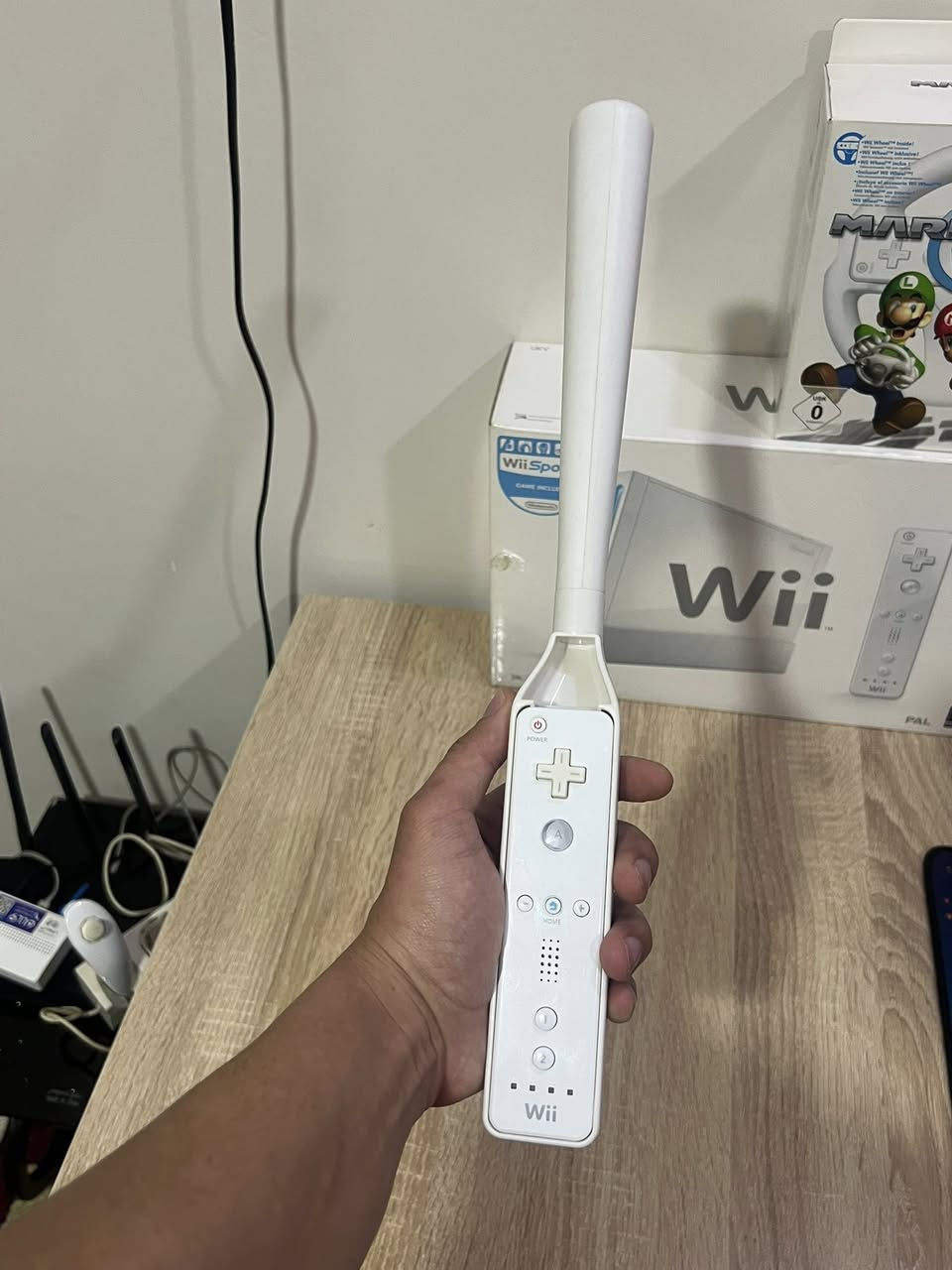 مرحباً شباب مزاد قيم بما يرضي الله
جهاز WII كامل مكمل من كل النواحي 

المحتويات 
1 - جهاز WII مع جميع الملحقات الأساسية 
2- دركسون WII مع كارتون غير مستخدم مع وجود جميع التفاصيل داخل البوكس من كتيب وستيكرات 
3- قاعدة شحن يدات تعمل عن طريق المحولة الأساسية للجهاز 
4 - سلاح مسدس + رشاش مع وجود رجاج عالي الجودة 
5 - مضرب الكولف 
6 - مضرب التنس 

تأخذ هذا الكومبو بعد متحتاج شي يخص هذا الجهاز اماً  نظافة الكارتون موضوع آخر


**إذا كنت صاحب هذا الإعلان وتريد حذفه لأي سبب، رجاءا أرسل رسالة إلى الدعم الفني**