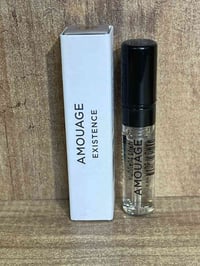 مستحضرات تجميل • قطعة