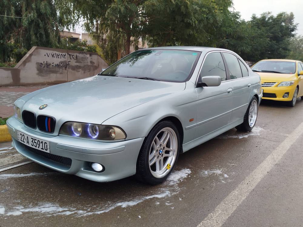 بي ايم موديل ٢٠٠١ مه كينه ٣٠  بي دعمو ليدان. سه نه وي تازه به ناو خومانه بتاقه ي بانزيني هه يه ٤تايه لوك ايمي له بنه  هه مو كياني شه رته كير سبورتو عاديه. فول فوله ته نيا سلايد نيه. ناو وو ده ره وه ي لوكه سعري ٩٩ مه جال. *********** كركوك, العراق
