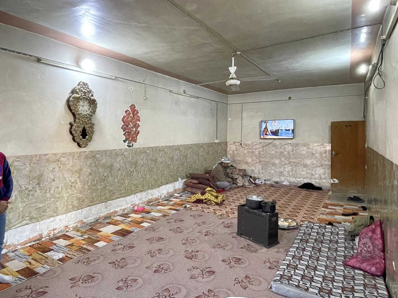 السلام عليكم 

-بيت بحي عداي مقابل المدرسه الصينيه ركن المساحه ٢٠٠ متر طابو صرف تحويل مباشر
-استقبال ، مطبخ ،مجمع صحيات ، غرفتين 
-طابوك وسكف مسلح 
***********
