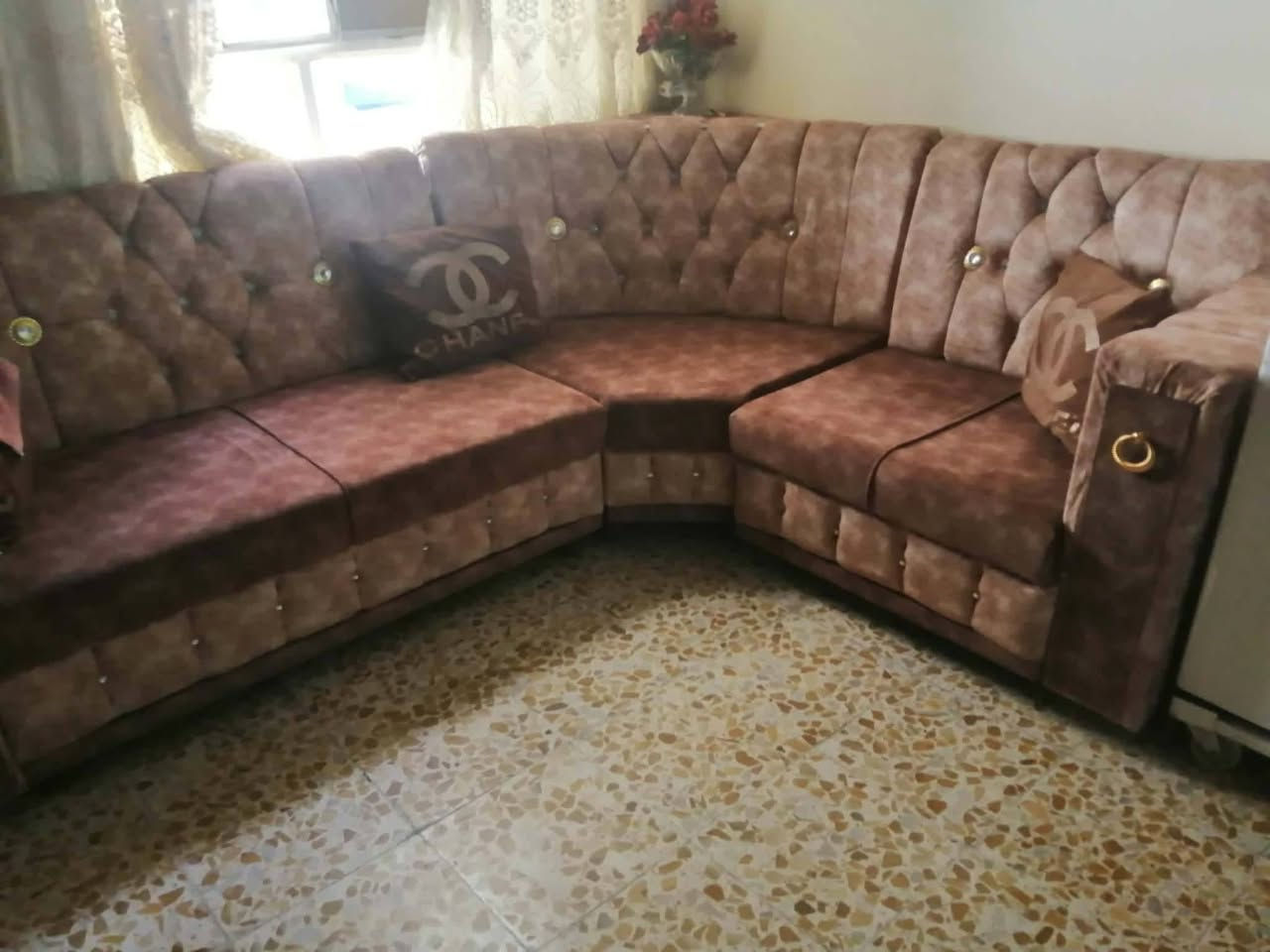 السلام عليكم
ديوان خشب عراقي لوح 7متر ونص اخو جديد بيع مستعجل لان ماعندي مكان 280 وبينو مجال هذا رقم للتواصل***********
