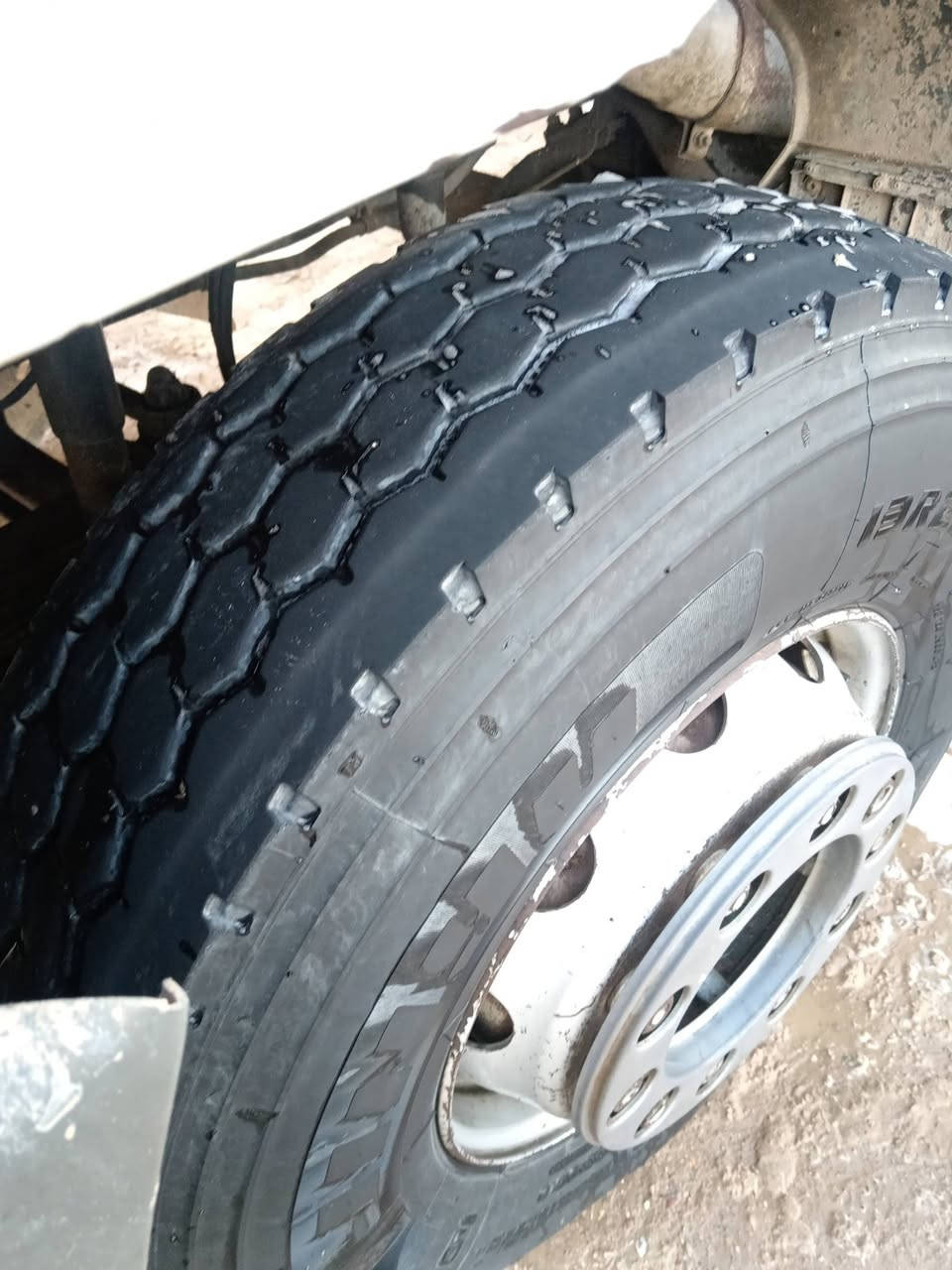 تايرات كاملات ٢٢.٥/ R13/
مراوس ب تايرات(٢٤ ) قطع وبرماخ
مكاني الصويرة قرب سيطرة اللج
الهاتف ***********
