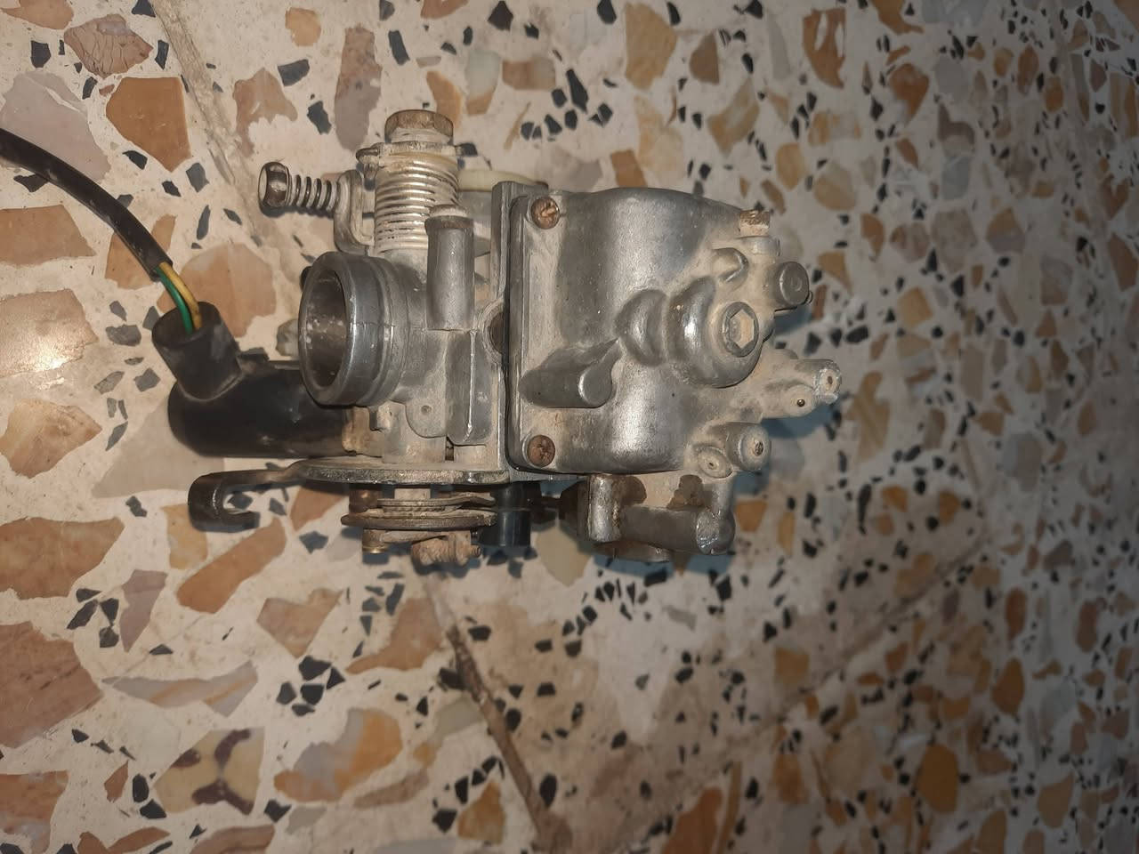 السلام عليكم كابريتر فراشه 140 كربريتا نظيفه سعر 15 للتواصل ماسنجر او واتساب***********
