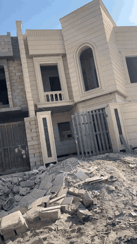 🏡 دار قيد الانشاء حديث رفت ٦٠
📄 مع كتاب ضمان من الشركة لمدة ١٠ سنوات
📍 الموقع: النجدة النهريه
طابقين ٤ غرف نوم 
الدار كما موضح بالصورة يباع 
صدر طير
📐 المساحة: ١٨٠ متر

للاستفسار أكثر، يرجى الاتصال على أرقامنا
***********
أو زيارة مكتب الثريا للعقار
📌 خلف نارت مول – مقابل مجمع الفردوس السكني – مجاور حلاقة الفردوس
