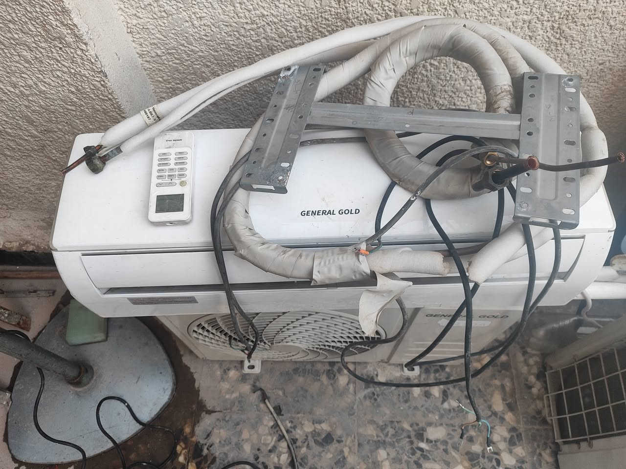 سبلت واحد طن للبيع نضيف وشغال وكامل مناقصه حته غازه بي جيب وياك صانع وتعال افحص وخذ سعره 175الشراي يراسلني واساب ***********
