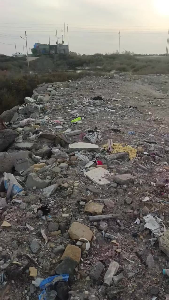 قطعه قريه للبيع بداية الجنوب  عمود 134 المساحه 200 متر
للتواصل ***********
