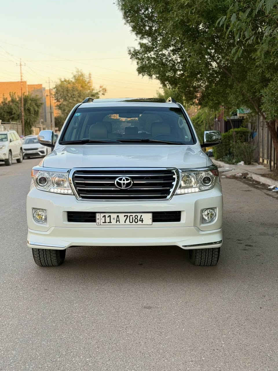 السلام عليكم لاندكروز 2008
محدثه 2015 تحديث وشغل درجه اولى 
بچم كلة زنون الاصلي 
السياره جدا جديده 
كفاله عامه من الصبغ فقط بارد مكانين والسونار 
موضح بمنشور 
صدر امامي خلفي جديد 
كير مكينه كلش جدد 
تخم تاير +ويل جديد 
السياره بيها تراي مال ٢٠٢٤ 
مواصفات اللاندكروز معروفه ٦سلندر
رقم بغداد كلش حلو رباعي 
السعر 275 ورق وبيه مجال بسيط 
مكانها بغداد الدوره  بيع فقط
***********
