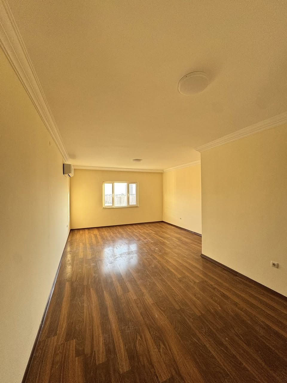 ‼️ افروستي - Avrocity ‼️
⁨
🏢 شقة فارغة للبيع في أرقى مجمع سكني بدهوك

✨ افروستي – Avrocity

🔹 نوع - B سويد
🔹 جنوب غرب 
🔹 مساحة - ١٨٦ م
🔹طابق 9 

💰 الدفع : ✔️ كاش

📞 للاستفسار و التفاصيل :
مكتب VIP دهوك للعقارات

📱 ***********
📱 ***********

💬 أو تواصل معنا على الخاص أو عبر الواتس أب

📌 فرصتك للسكن أو الاستثمار لا تعوّض!
#avrocity #fyp #explore #duhok #دهوك
