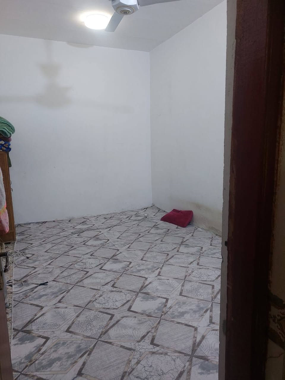 يوجد دار للبيع المكان المجر الكبير في منطقه السراي قريب ع شارع العام المساحه 200بنيان حديث  ***********
 الدار تابعه الى ابو احمد البطبوطي وباسعر مناسب 

(علما اني مكلف بانشر)
