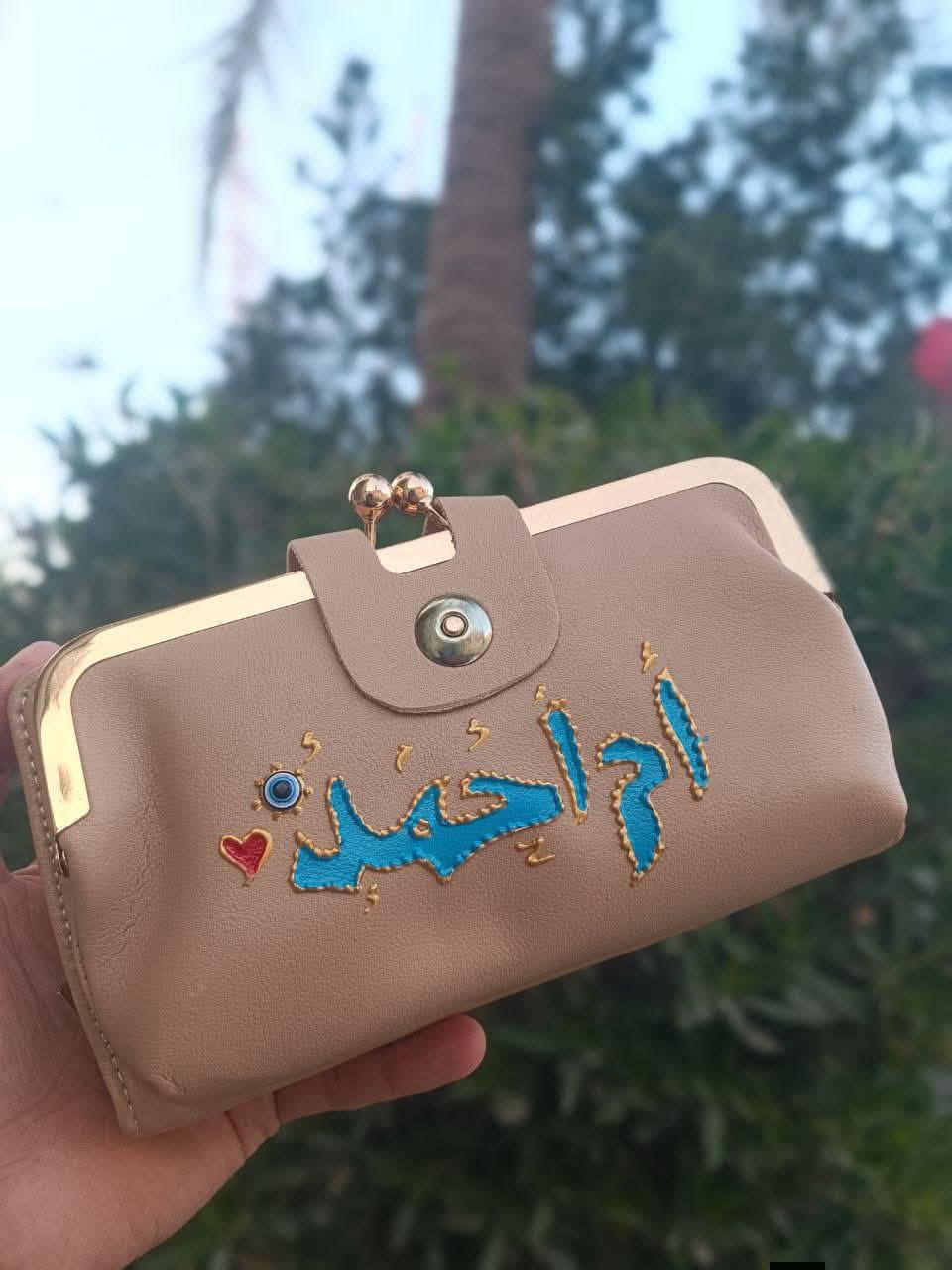 فن بسيط أصنعه بحُب ❤️ليصل الى قلوبَكم 
جزدان نسائي هدايا عيد الام او اي مناسبه 

🔷شغل هاند ميد بالالوان البيبو الفرنسي متوفر عده اللوان  
🔷 اي اسم  تريدون نشتغله حسب الطلب 👍
🔷الحجز والاستفسار يرجى التواصل خاااص 👍
🚕يوجد توصيل للمحافظات 🚕

#متجر_فيروز fa_st.96


**إذا كنت صاحب هذا الإعلان وتريد حذفه لأي سبب، رجاءا أرسل رسالة إلى الدعم الفني**