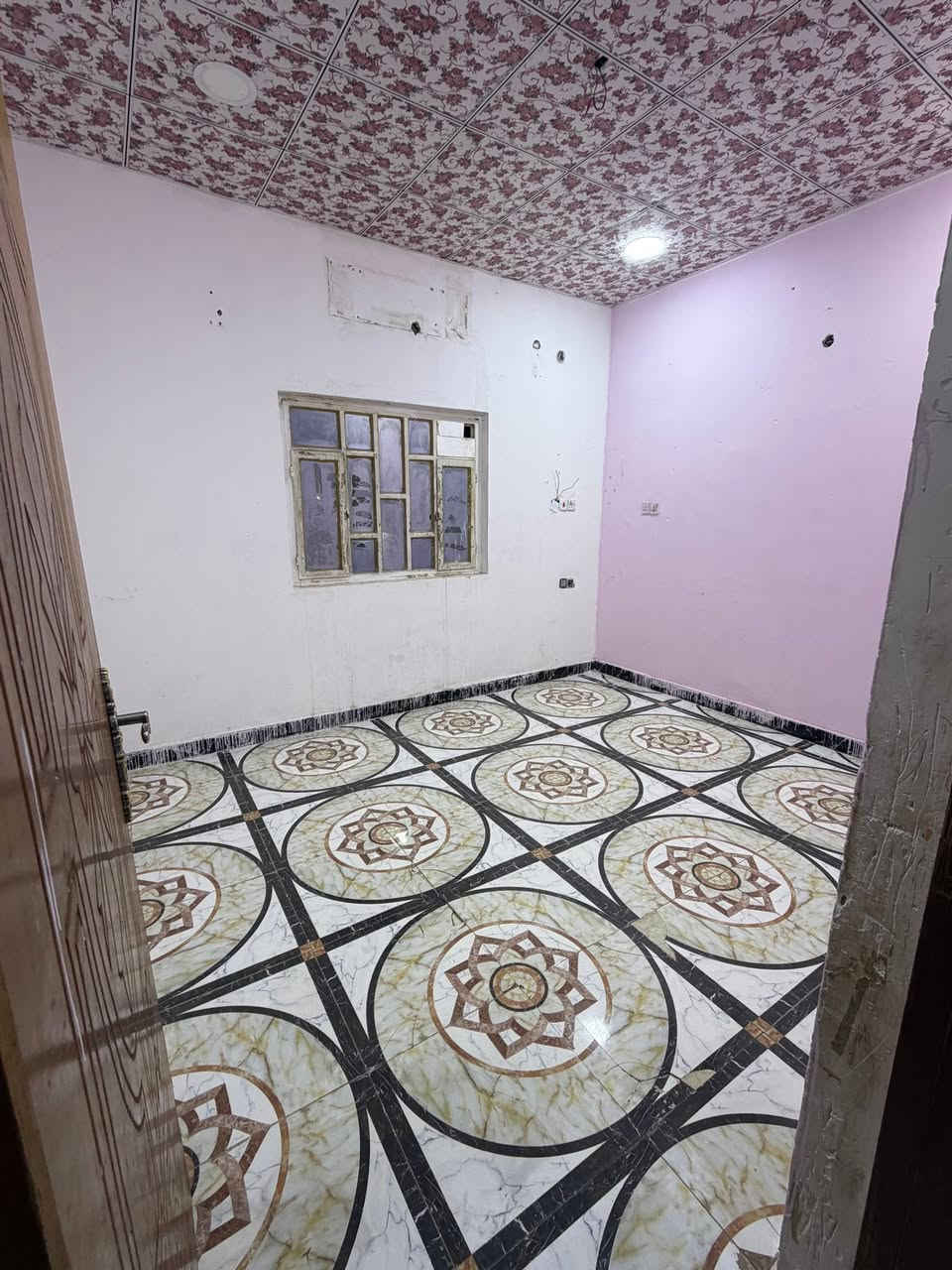 شقه الايجار موقع الطويسه سوق الجديد ضمن بنايه طابق اول تحتوي ع صالة 2 غرف نوم مطبخ حمام بناء 2016 سعر الايجار 450 مع اجور الكهرباء سعر ثابت لاستفسار صاحب ملك ***********
