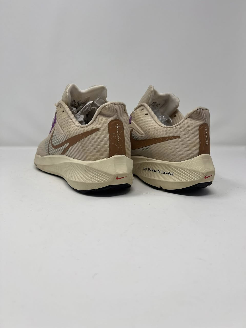 .
Nike zoomX
 
باله فيتنامي غير مستعمل، قياس 43(27.5سم)، القطعه فوم مريح  لابعد الحدود، بنفس الوكت  وزنهه يكاد يكون صفر، تحتوي على فتحات تهويه لمنع   الروائح في القدم يعني تفيدك بالصيف والحو الحار،  القطعه موجهه للعدائين ، سعرهه 20 الف دينار، 

ادخل انستا شوف القطع القويه
https://www.instagram.com/hermes.storex?igsh=MTQwdWQ4OTZ1YmxoMg%3D%3D&utm_source=qr


**إذا كنت صاحب هذا الإعلان وتريد حذفه لأي سبب، رجاءا أرسل رسالة إلى الدعم الفني**