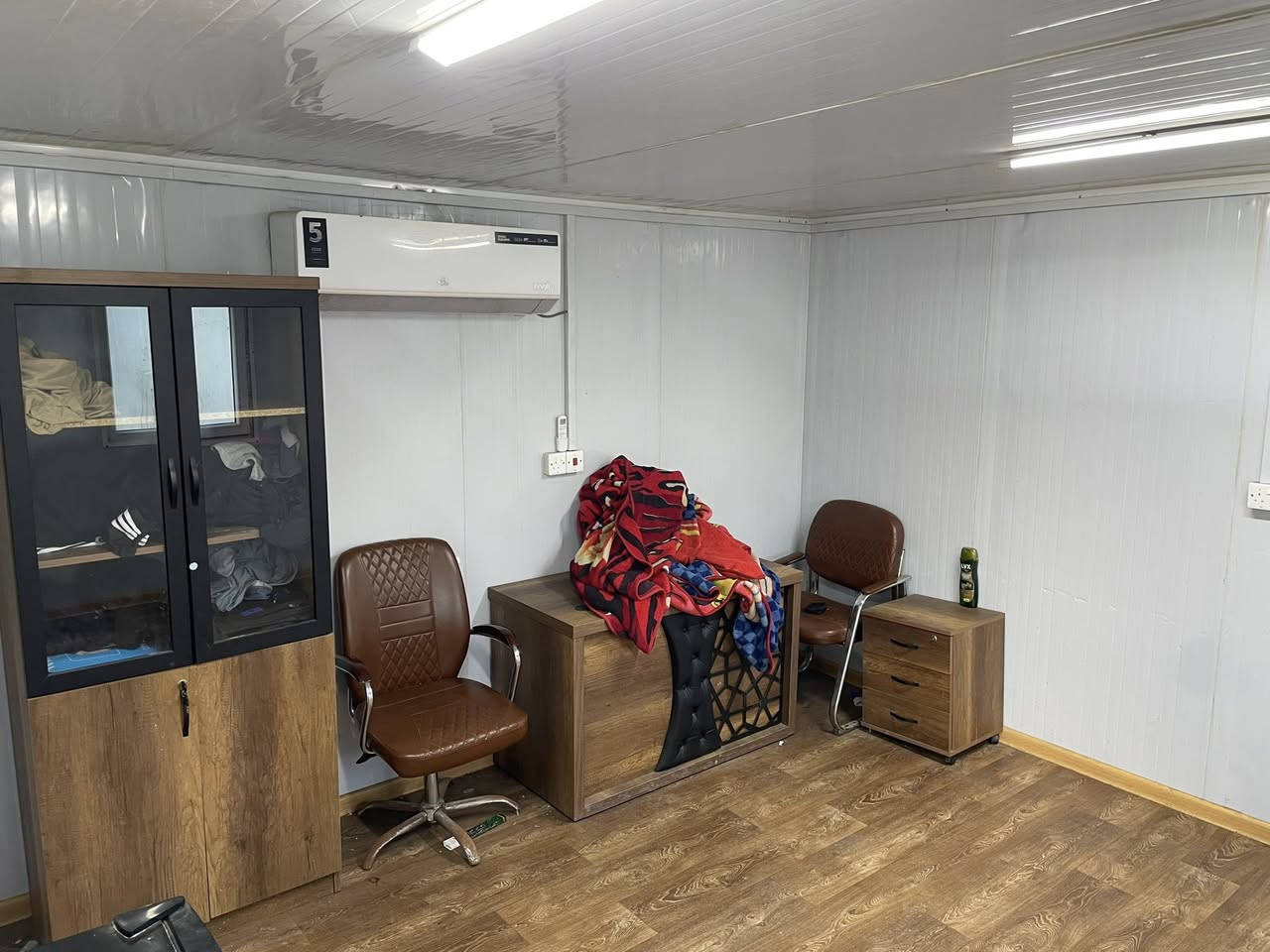 سلام عليكم كرفانات للبيع ثنين من عدهن 12في 4  وثنين من عدهن 4 في 5 جدد مكلف بل نشر رقم ***********  العنوان بصره قبله
