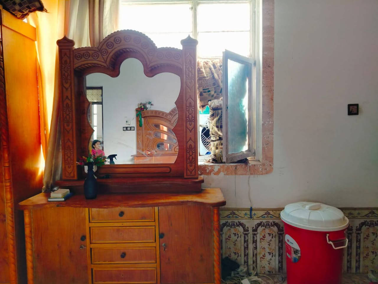 غرفة نوم نضيفه استعمال قليل جداً التواصل خاص ماسنجر او واتساب ***********
