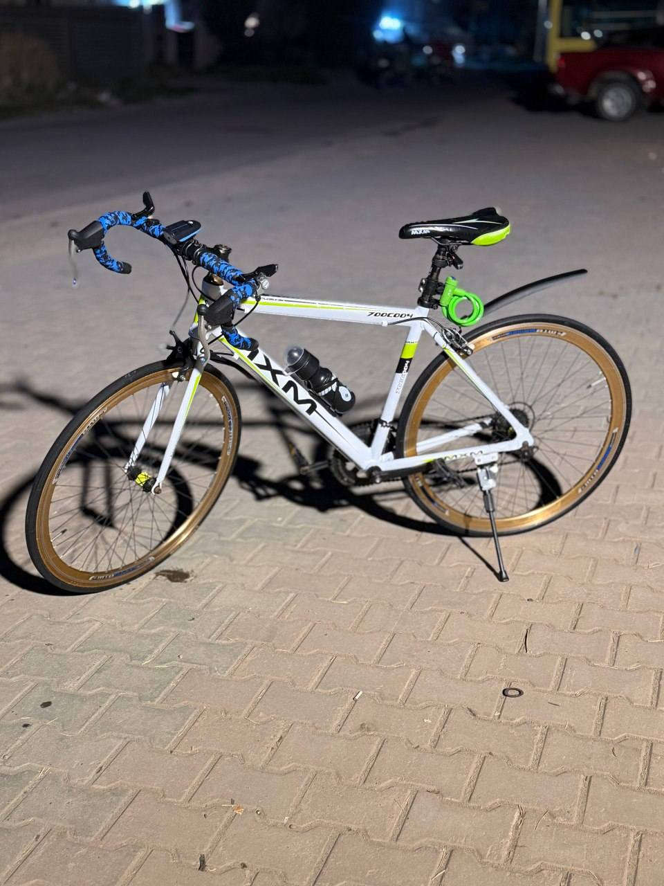 بايك رود نظيف فريم المنيوم حجم 29 سرعات اماميه 2 و سرعات خلفيه 7 بس بي طخات خفيفه موضحه بصورة من الشحن بلحاويات البايسكل خير من الله ما بي اي شي يعني تاخده و تمشي بي دينار واحد ما راح تصرف عليه السعر 200 قفل مكاني بغداد العامرية


**إذا كنت صاحب هذا الإعلان وتريد حذفه لأي سبب، رجاءا أرسل رسالة إلى الدعم الفني**