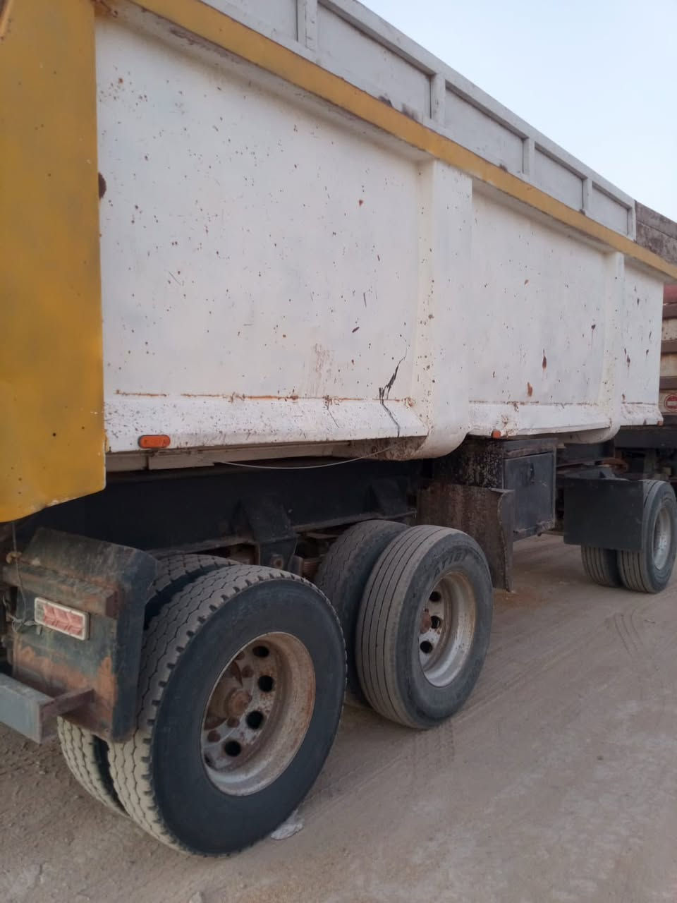 البيع مقطوره حوضيه جاهزه للعمل شاصي مكفول مكان الصويره ‭0773 365 5026‬
