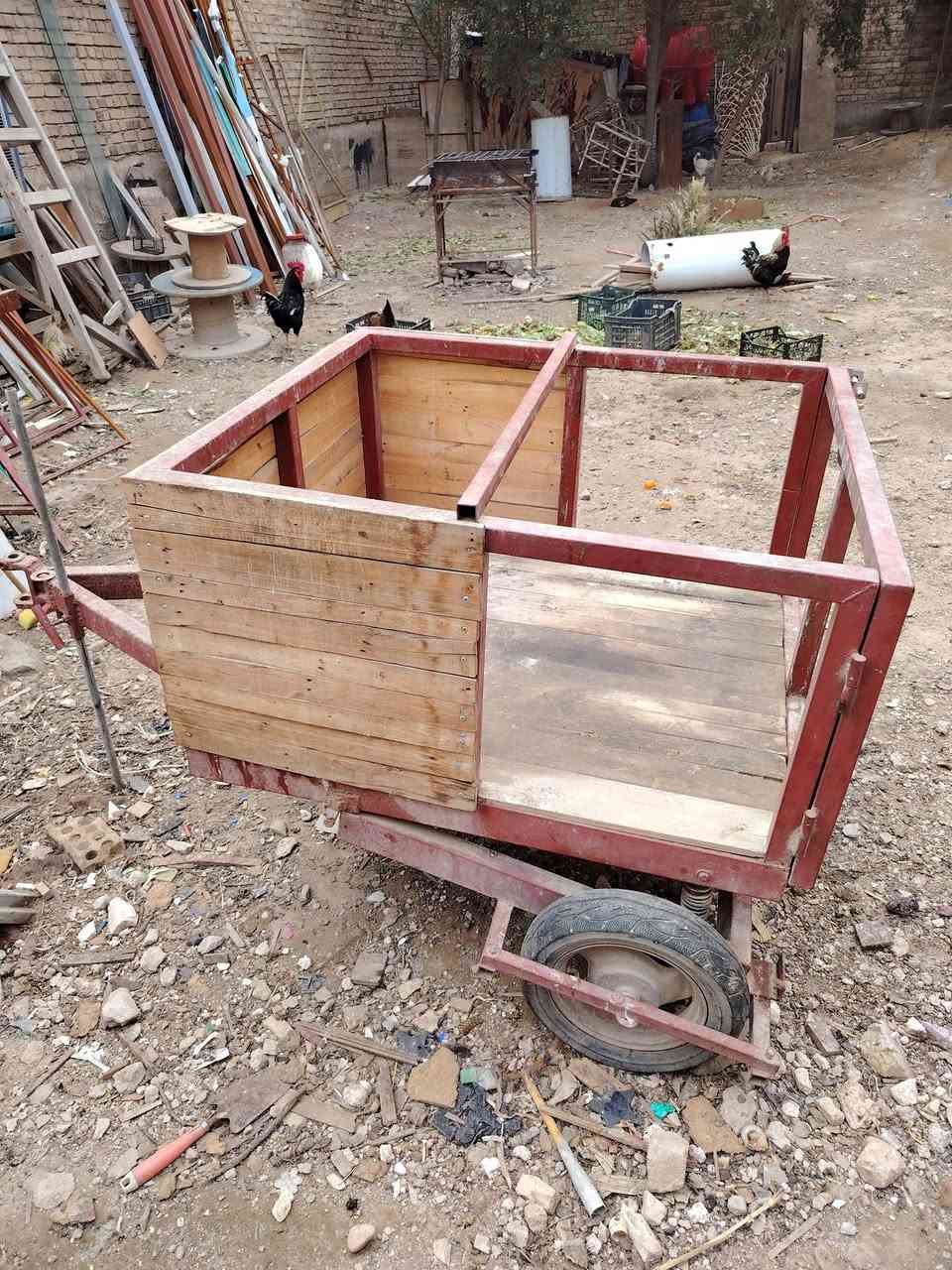 عربانه سحب خلف سياره تحتوي على دبلات وباب وجاهزه من كل نواحي حته تايرات منفوخه وجاهزه للبيع الأستفسار *********** المكان نجف حي السلام
