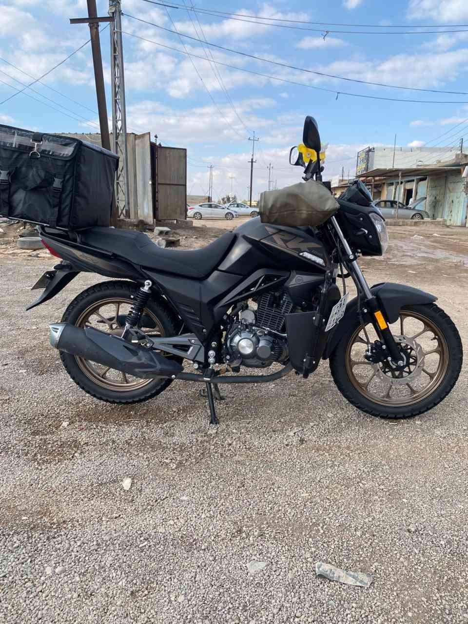 سلام عليكم من رخصت الادمن
RK موديل 25 
صار 3 اشهر من اخذتها 
بعدها على وضع الشركة 
ماشيه 14 الف 
تخم تاير جبلي مانع انزلاق 
لون اسود مميز
دراجه كلش حلوه و نضيفه و عمليه 
رقمها اربيل اصولي بس نروح للشركه اسويلك تنازل ثاني يوم تروح تحول باسمك
رايدها ب 2600 و بيها مجال للشراي 
مكاني ديالى الخالص رقمي ***********
